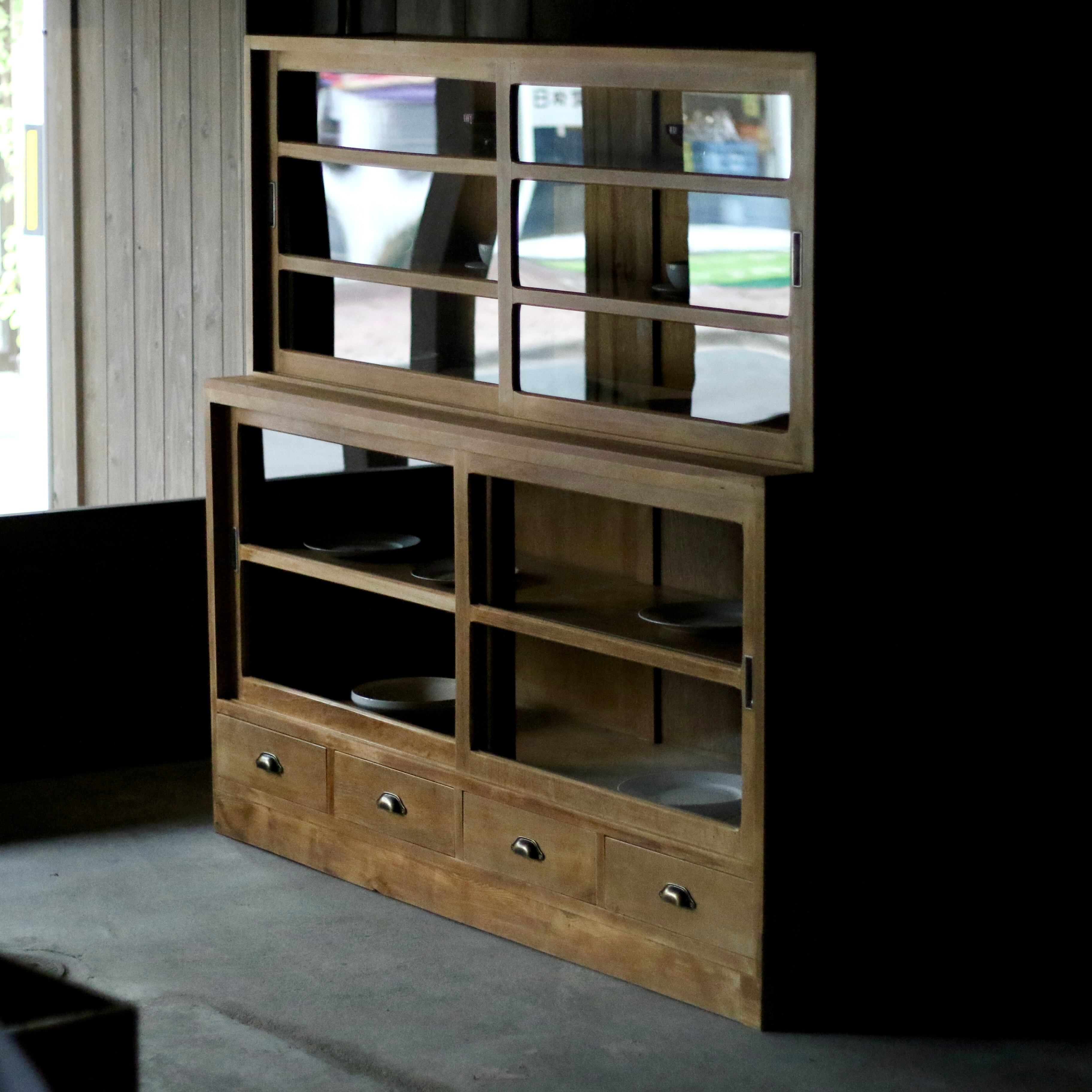 大きな重ねガラス戸棚《古家具　ガラス戸棚　食器棚　陳列棚》