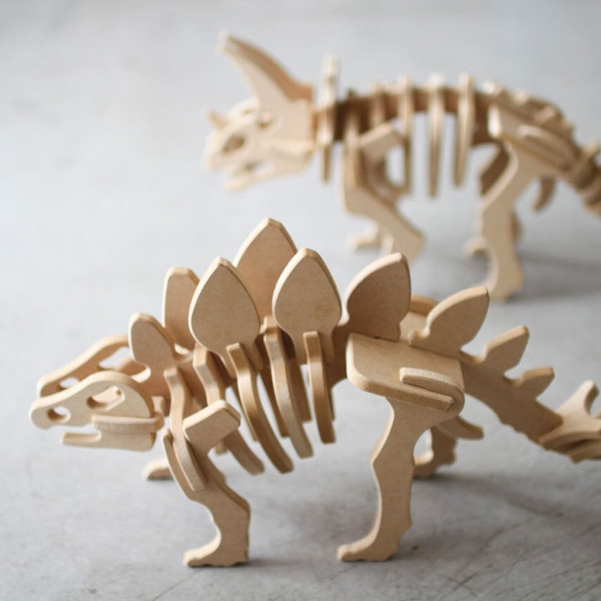 ステゴザウルス 木彫り 置物 木製の手彫り恐竜ステゴサウルス、恐竜の置物 - ショップ