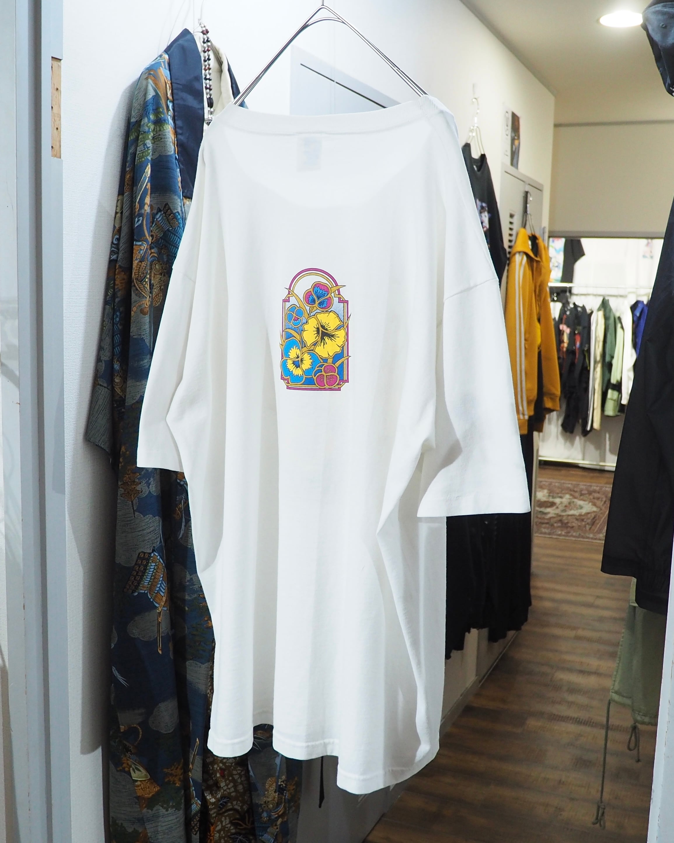 1990s ” 珍品 - Made in USA ” Beautiful Flower Double sided Printed vintage SS Tee