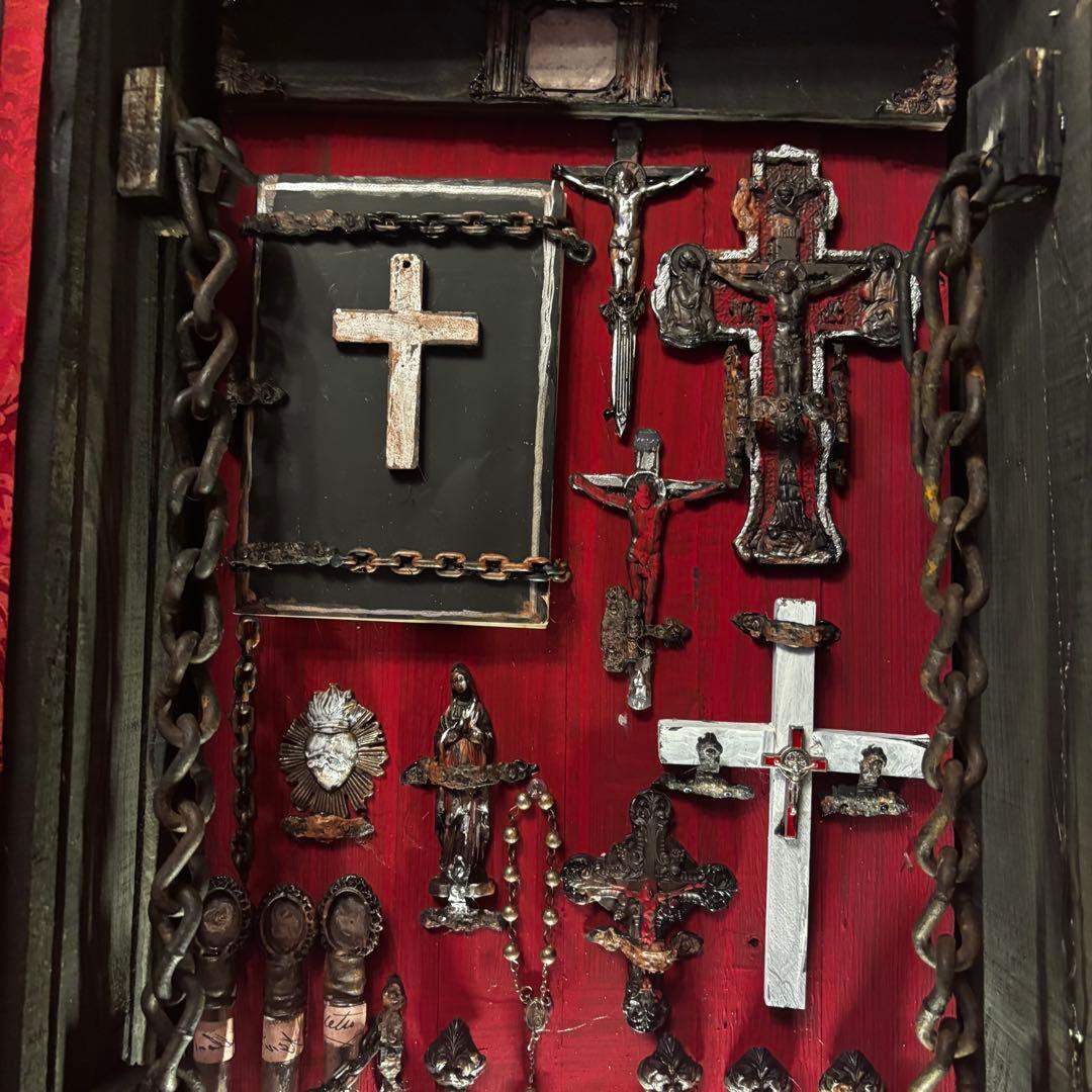 【1点限定作品】異端審問官の携行聖遺物箱 1点限定作品】異端審問官の携行聖遺物箱 | VIRTU MORE
