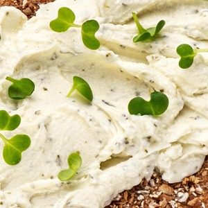 フランス産 ソワニヨン シェーブル ガーリックとハーブの山羊乳チーズ スプレッドタイプ  140g French Chevre Soignon  Goat Cheese with Garlic and Herb 140g