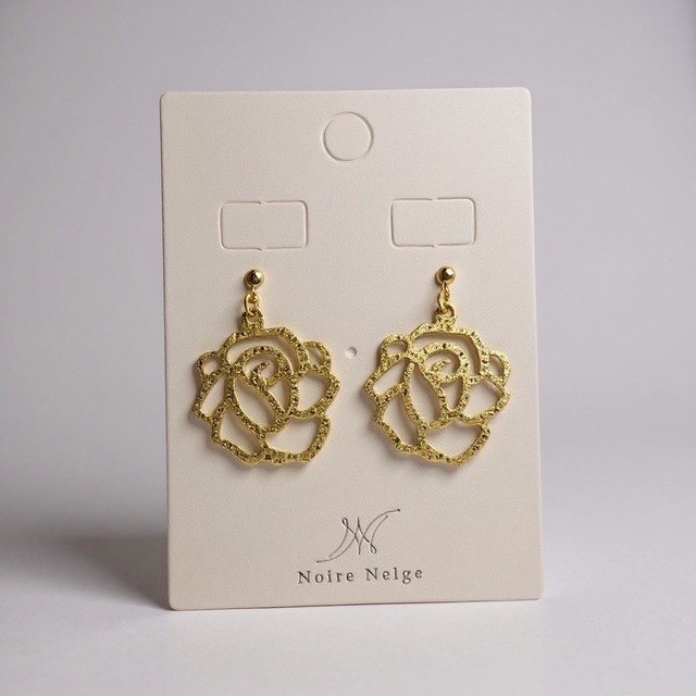 スターダストローズ ピアス ― 夜空を纏う、きらめく薔薇 ―