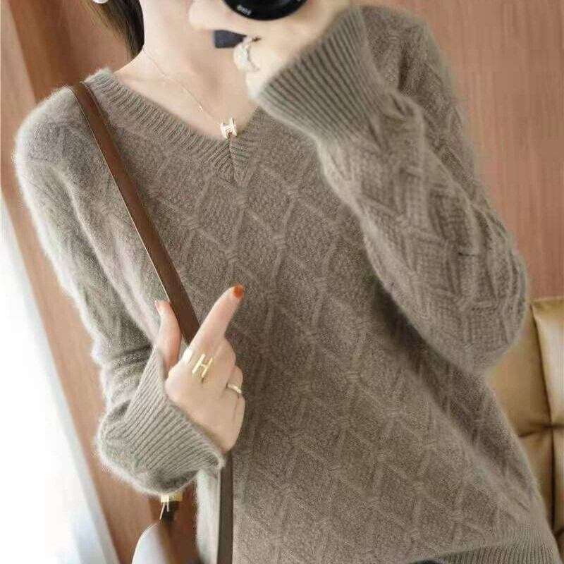 トップス レディース ニット セーター プルオーバー Vネック 長袖 袖あり かわいい 大人可愛い きれいめ シンプル カジュアル 大人 おしゃれ お洒落 こなれ感 キュート 主役級 存在感 抜け感 無地 ダイヤ柄 秋 冬 10代 20代 30代 40代 OL 通勤 学生 通学 デート お出かけ 女子会 休日 着回し 普段使い 韓国 韓国系 送料無料 ファッション コーデ スタイル モテ 体型カバー トレンド 流行 S M L XL 2XL 3XL 4XL キャメル ベージュ ネイビー ブルー ピンク