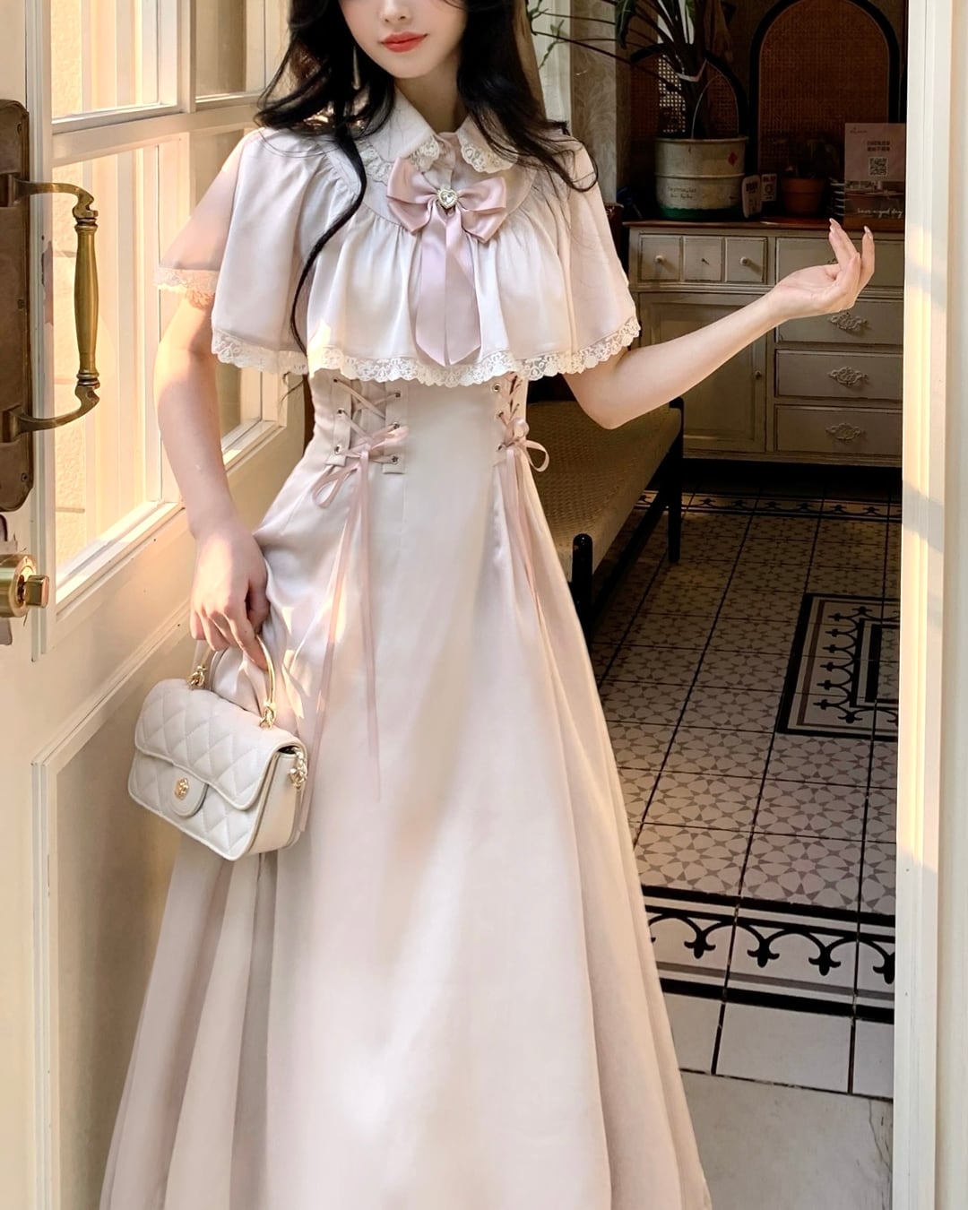 ケープレースアップリボンサテンワンピース 2506123 | Deelia