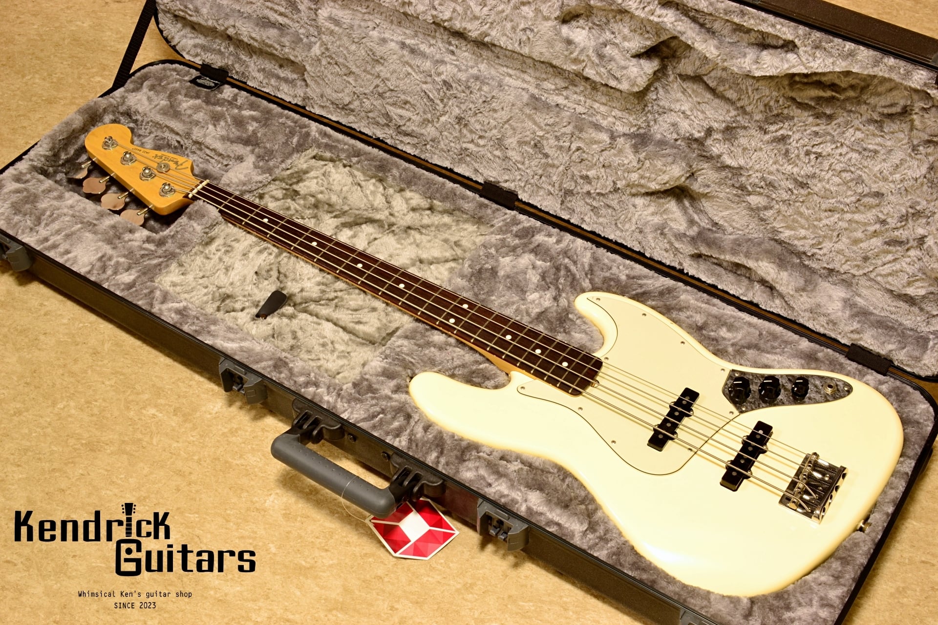 Fender 2018 American Professional Jazz Bass Olympic White w/OHC