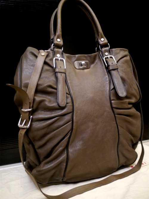 レア18万◆MARNI マルニ バッカリング ギャザーデザイン 2wayレザー トート バッグ◆ パッカリングギャザーが遊び心を感じさせる希少モデル♪