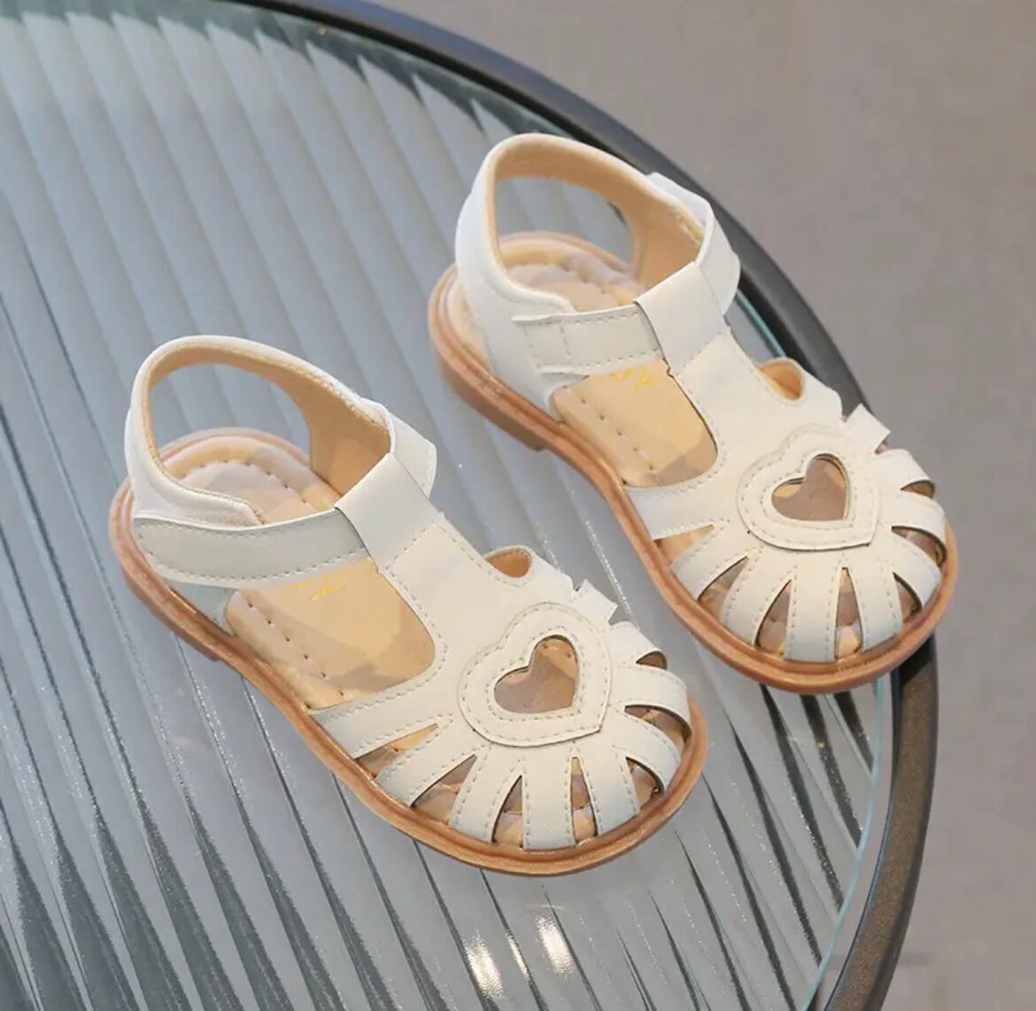 ハートのサンダル