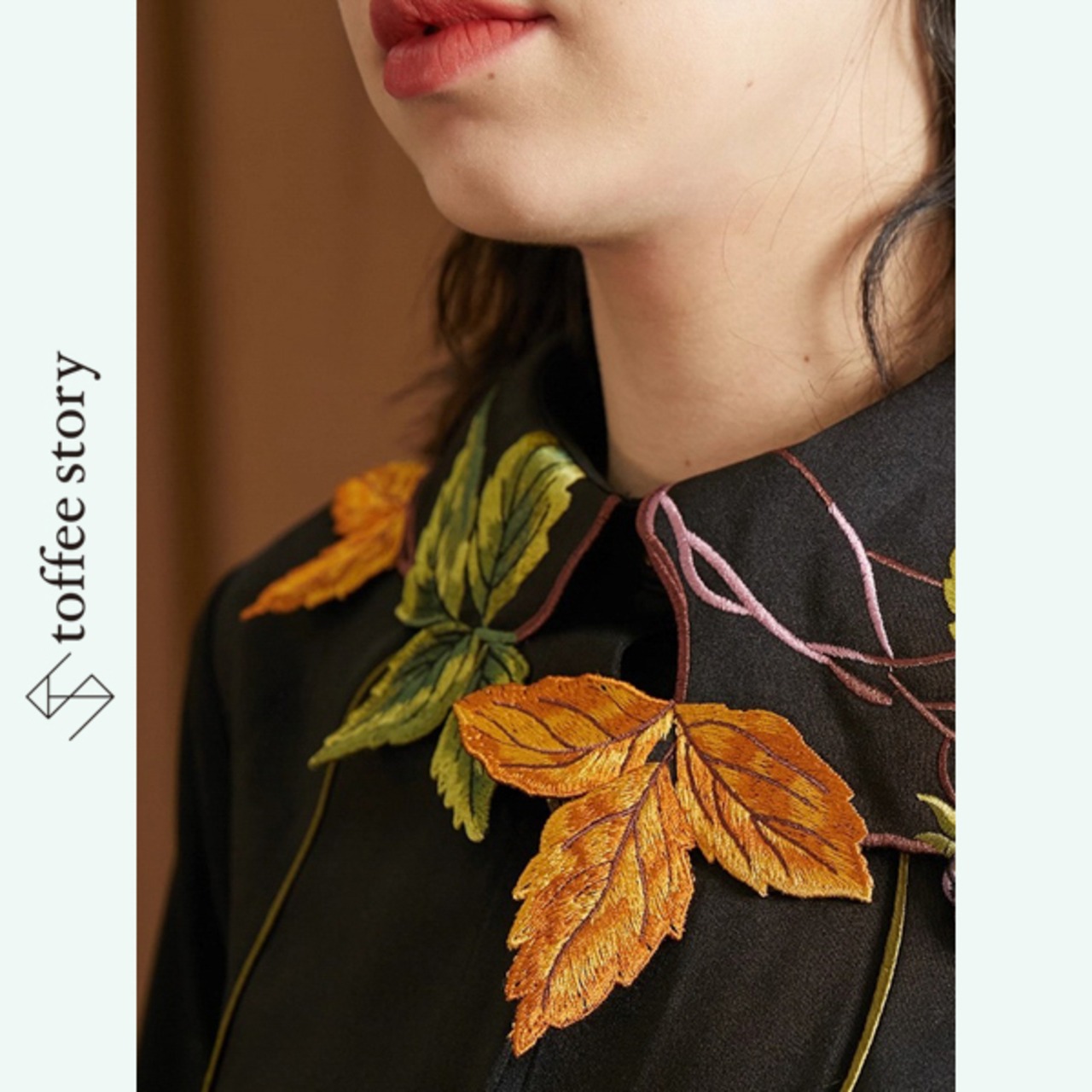 秋庭のラズベリー刺繍ブラックブラウス 《C0251》