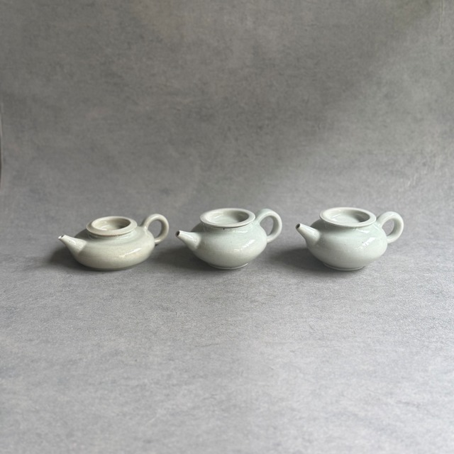 日高伸治  白磁茶壺 M