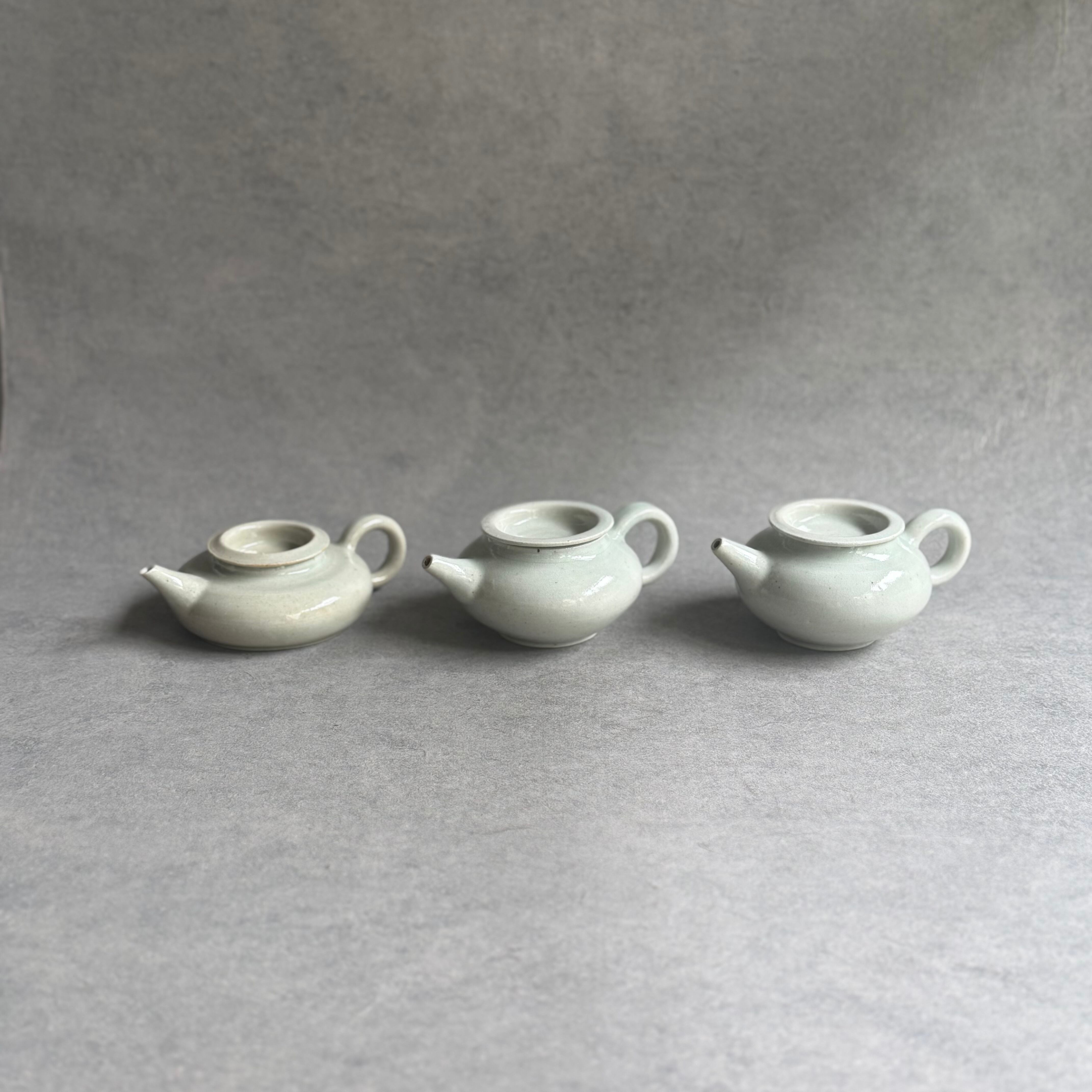 日高伸治 白磁茶壺 M