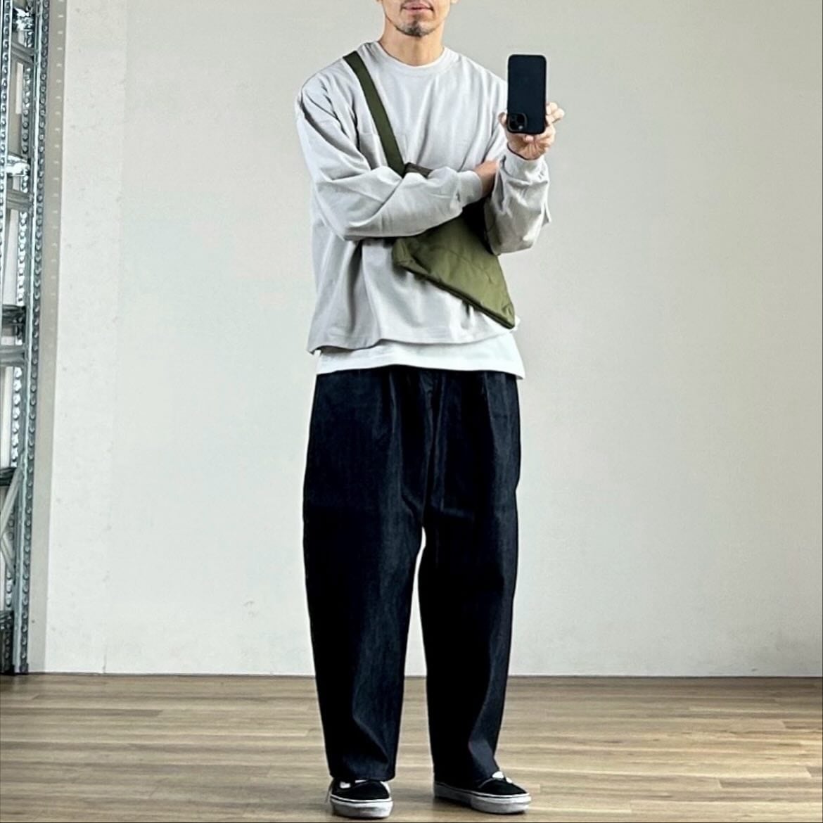 26SS》【STILL BY HAND】DEEP TUCK WIDE DENIM PANTS スティルバイ