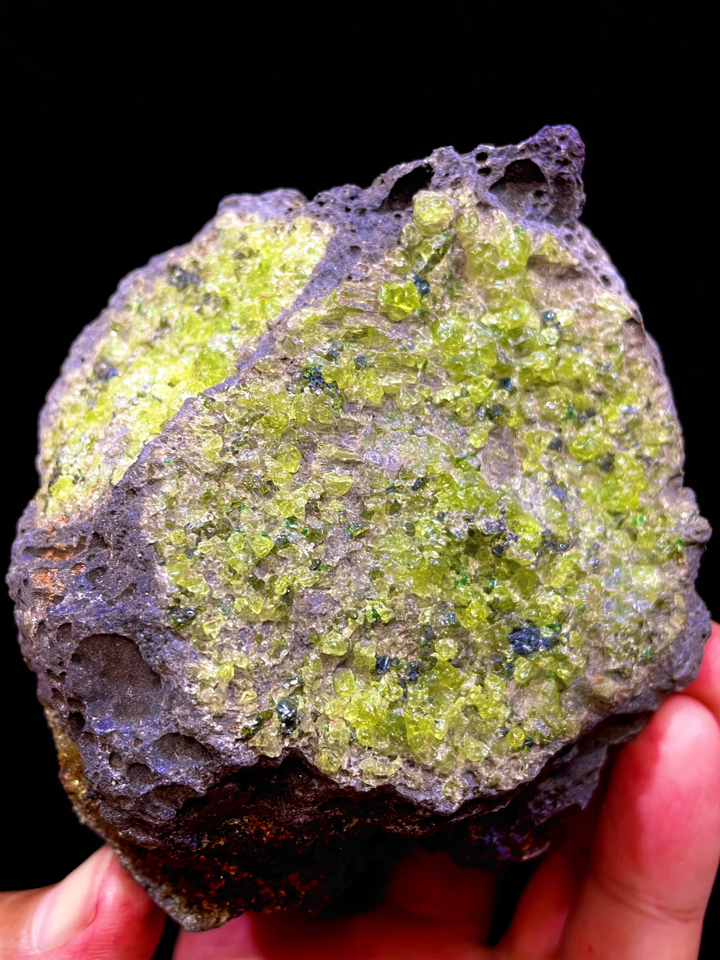 1) アリゾナ州産ペリドット(母岩付)大型 | レムリアの太陽