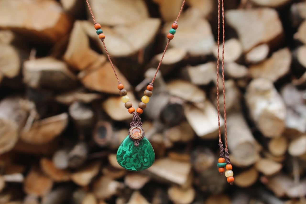 Malachite  & Sunstone micro macrame woody pendant