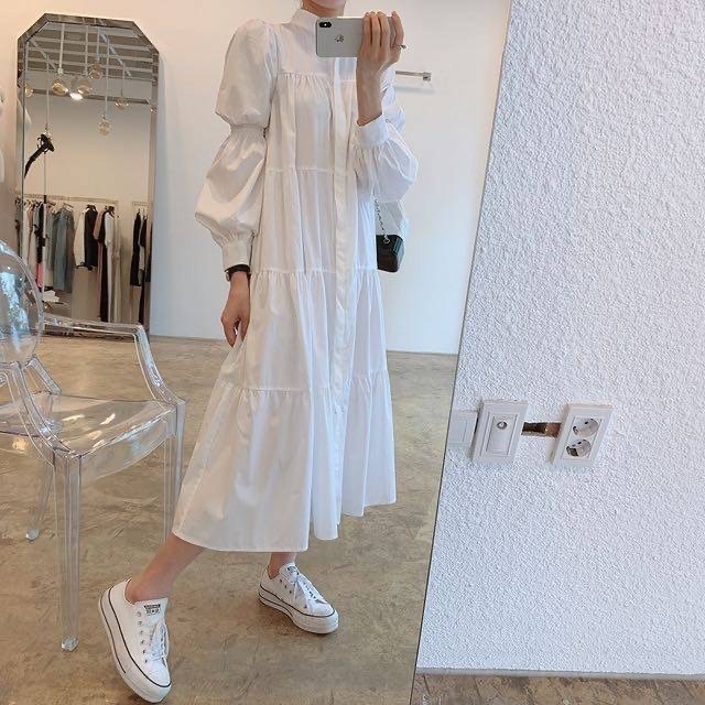 シンプルにさらっと着れる スタンドカラー パフスリーブ ティアードワンピース ロングシャツワンピ Aライン 大人可愛い オシャレ シンプルコーデ モノトーン 白シャツ Solana ソラナ