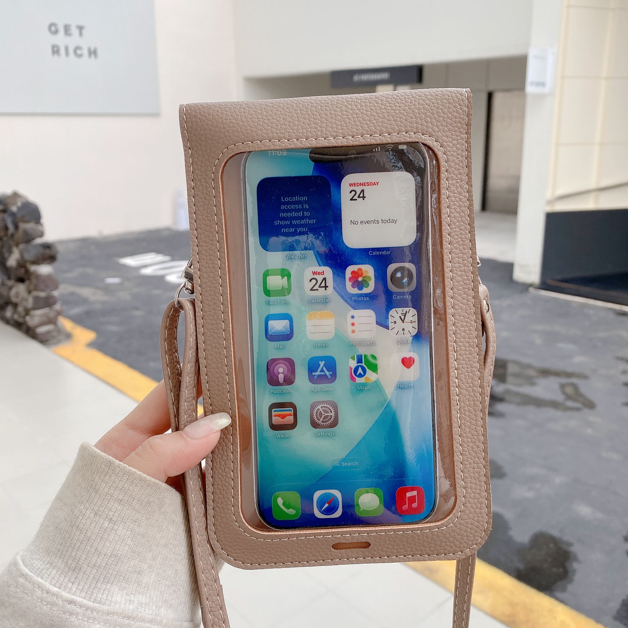 12色展開 本革風 スマホショルダー スリム ポシェット 操作できる