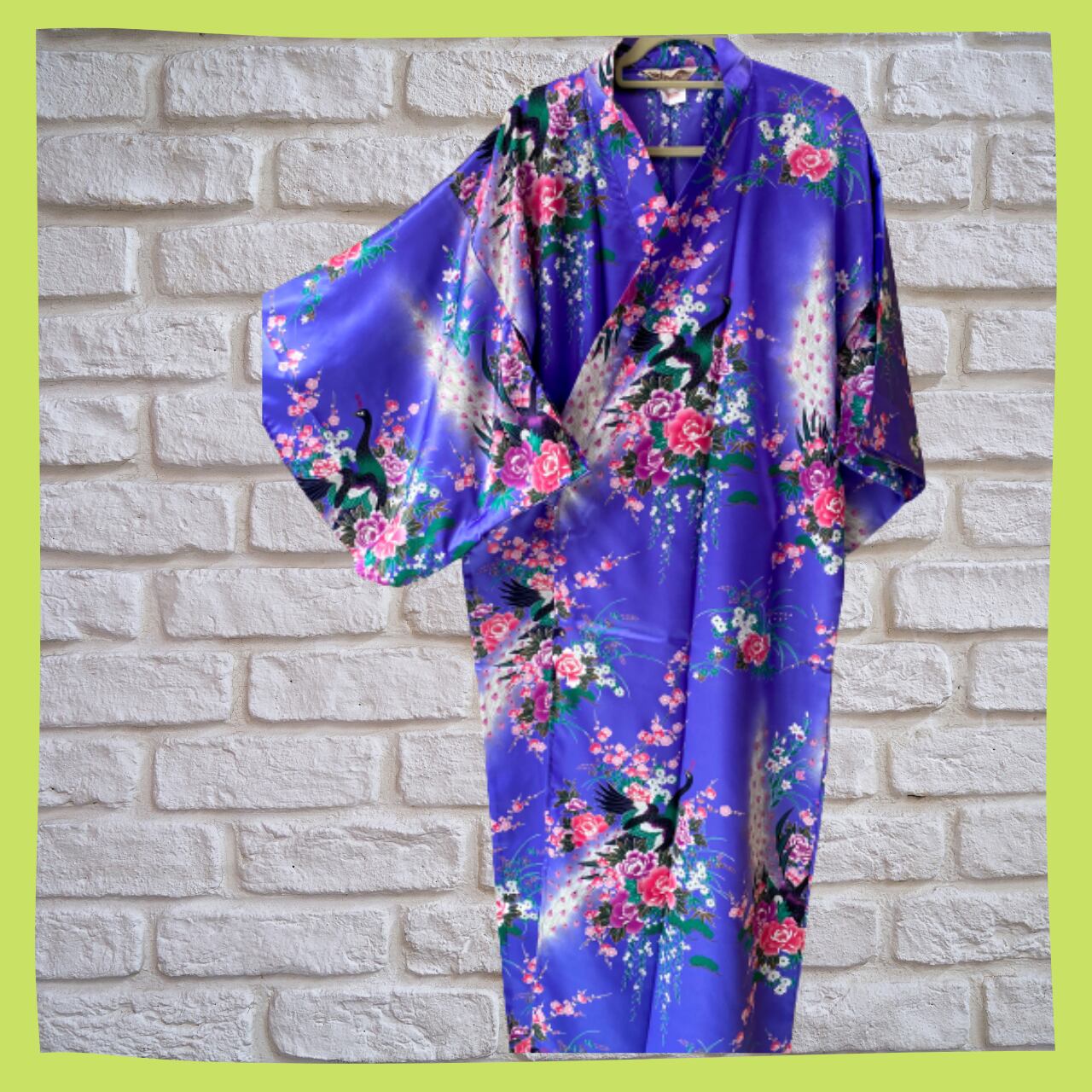 《孔雀》 KIMONO ローブ【 "PEACOCK" KIMONO ROBE 】 LADIES POLYESTER 100% LONG 着物 和服 和柄 和風 和モダン 和コーデ 和ローブ コート マント ガウン 部屋着 コスプレ 衣装 お出かけ 日本土産 人気 日本製