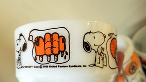 【アンティーク】ファイアーキング ANCHOR HOCKING SNOOPY MILK GLASS MUGS AND BOWLS