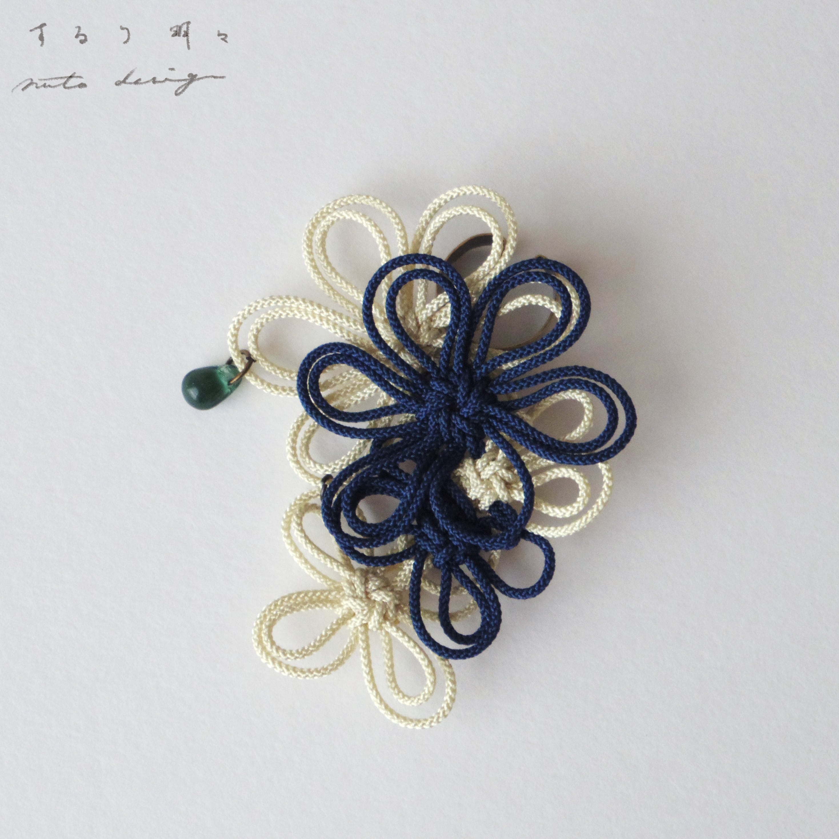 かたっぽイヤーカフ「するり明々」(濃青×アイボリー)