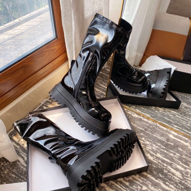 ブーツ 送料無料 レディース シック モード ミドル丈 ショートブール トラックソール ゴムソール 厚底 エナメル 大人可愛い かわいい きれいめ ガーリー エレガント 大人 大人女子 無地 大人 学生 韓国系 お出かけ 外出 きれいめカジュアル 着回し ファッション デート コーディネート 重ね着 休日 特別な日 お祝い 記念日 メンズウケ カジュアル ブラック 普段着 オールシーズン 韓国 おしゃれ シンプル スタイル ゆったり 細見せ 韓国ファッション 小物 30代 ワンポイント ママコーデ