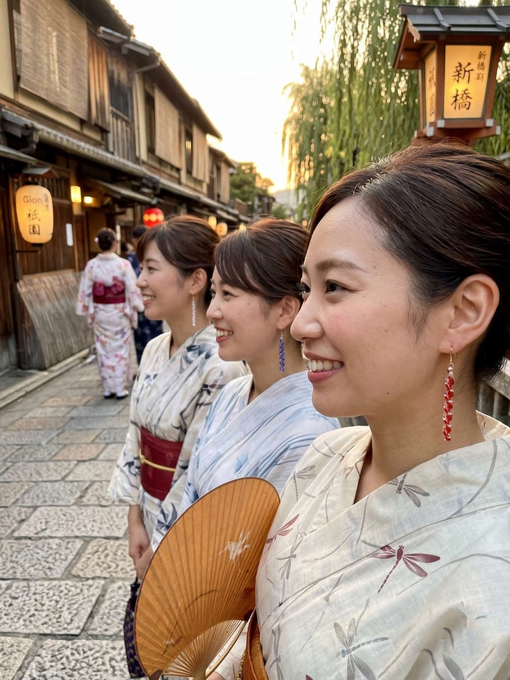 京都・佳耀工房|ボロシリケイトガラスのピアス ロングねじねじ「クリア・パープル・レッド」タイプB 夏にぴったり ガラスアクセサリー