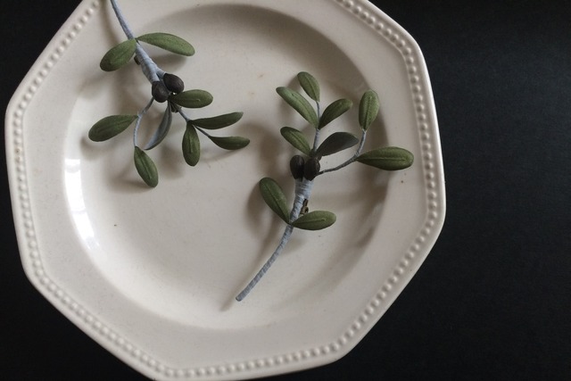 オリーブ ブローチ