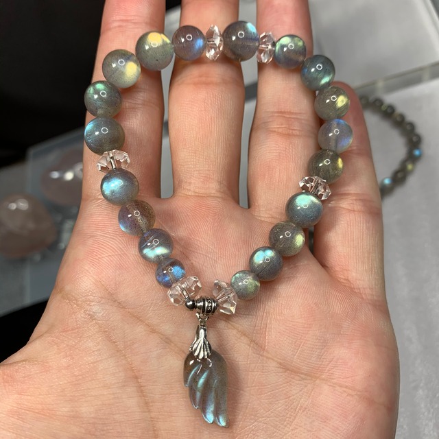 no3ラブラドライト×羽デザインブレスレット