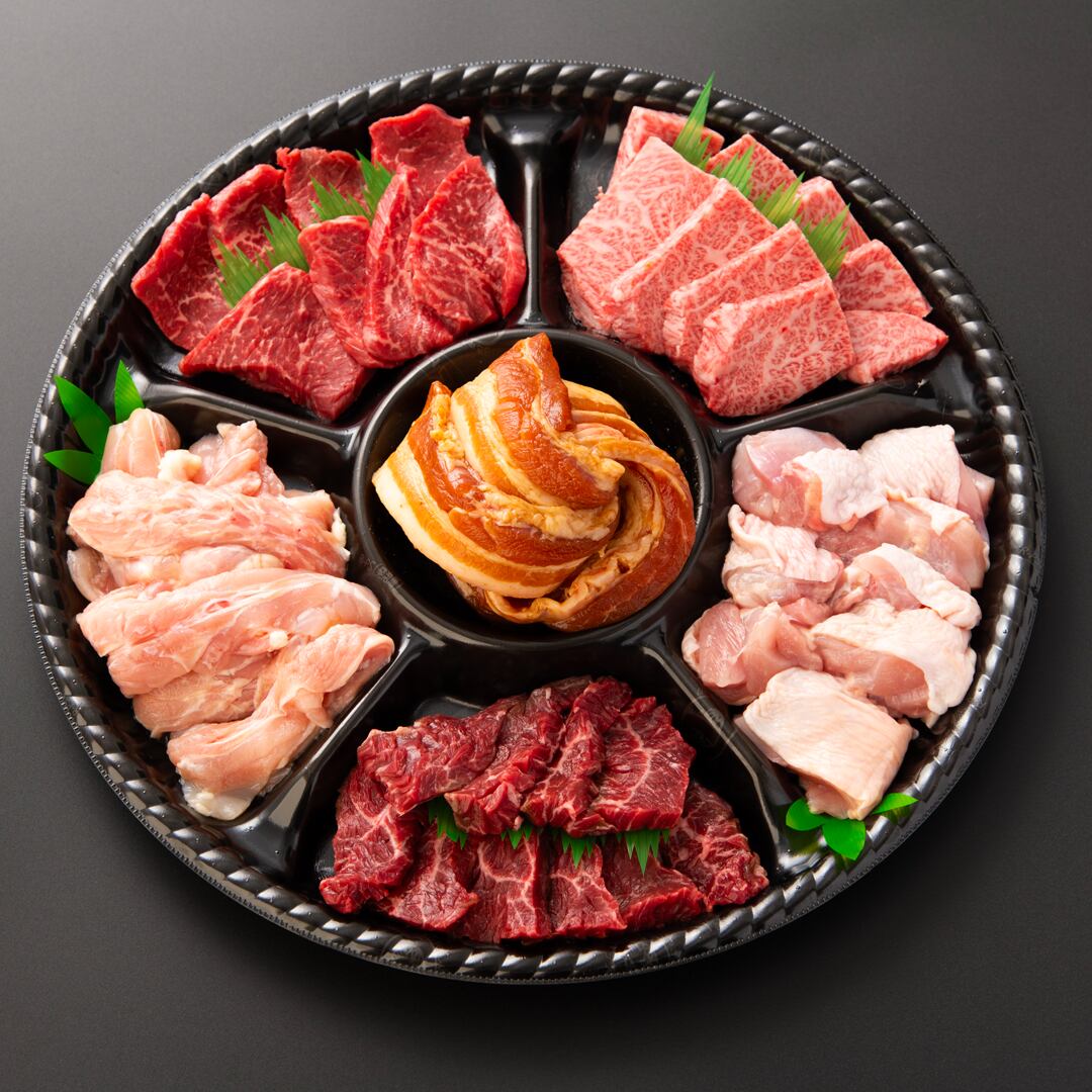 黒毛和牛 焼肉セット （3～4人前） 【黒毛和牛カルビ・黒毛和牛モモ・サガリ(輸入)・国産鶏モモ・セセリ・豚バラ1本漬け】 焼肉・BBQにどうぞ！