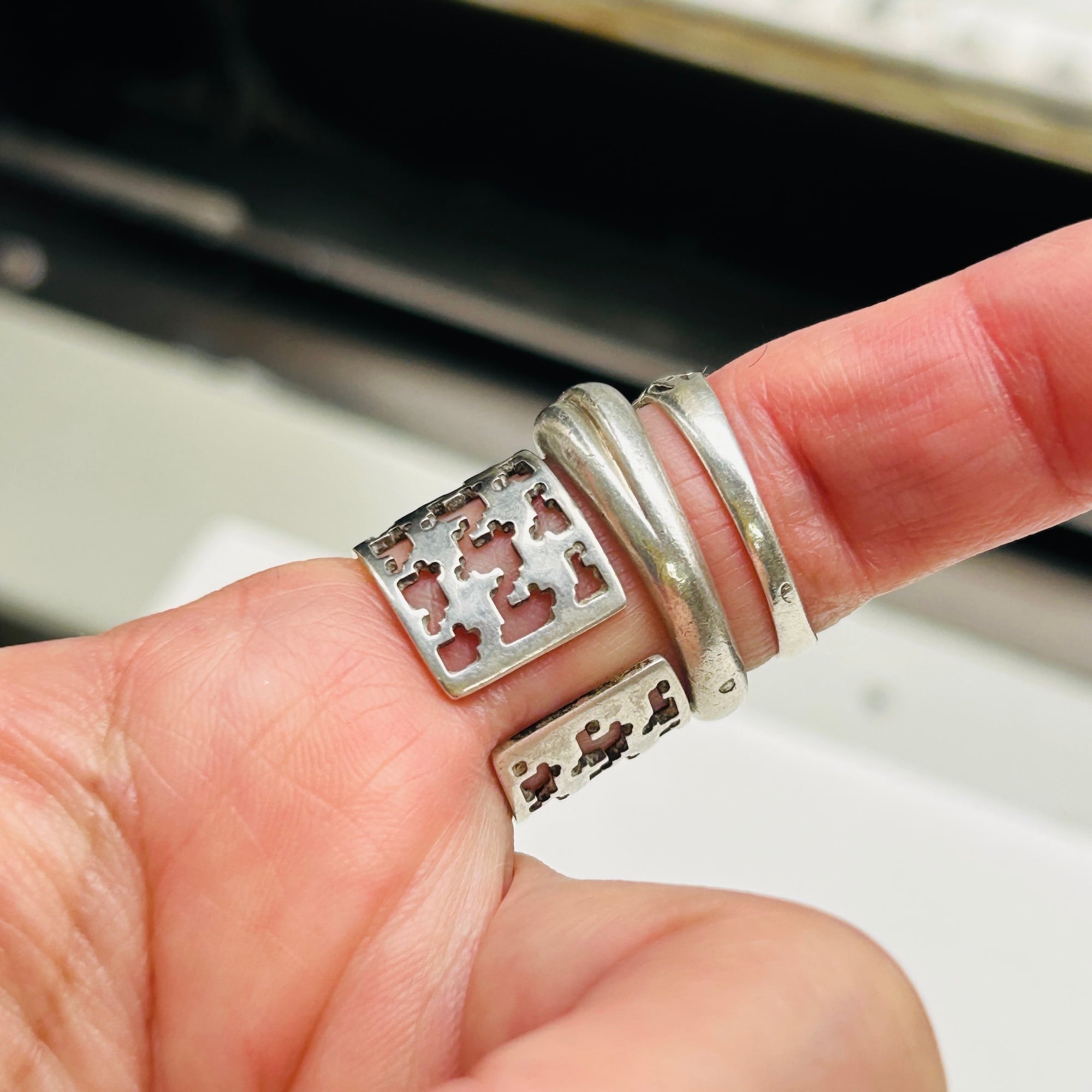 シルバー925 ツイストデザインリング Argent Gleam シルバーリング