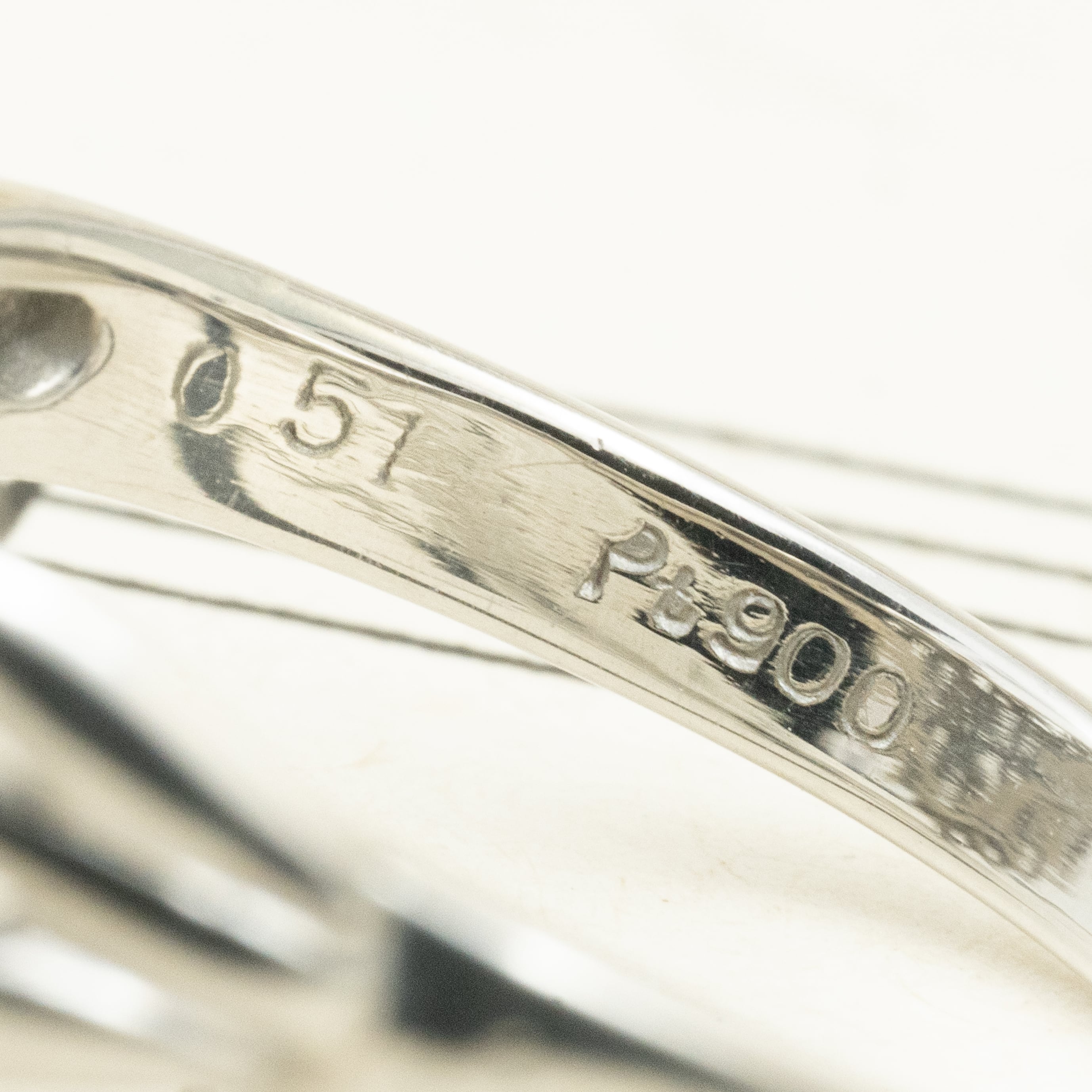 レトロ PT900 V字型ダイヤモンドリング 0.50ct 日本の作品】昭和レトロ デザイン V字 二列 デザイン リング Pt900