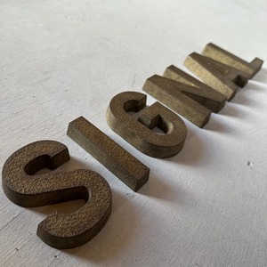 切文字　立体文字　カルプ文字　シンチュウ　エイジング