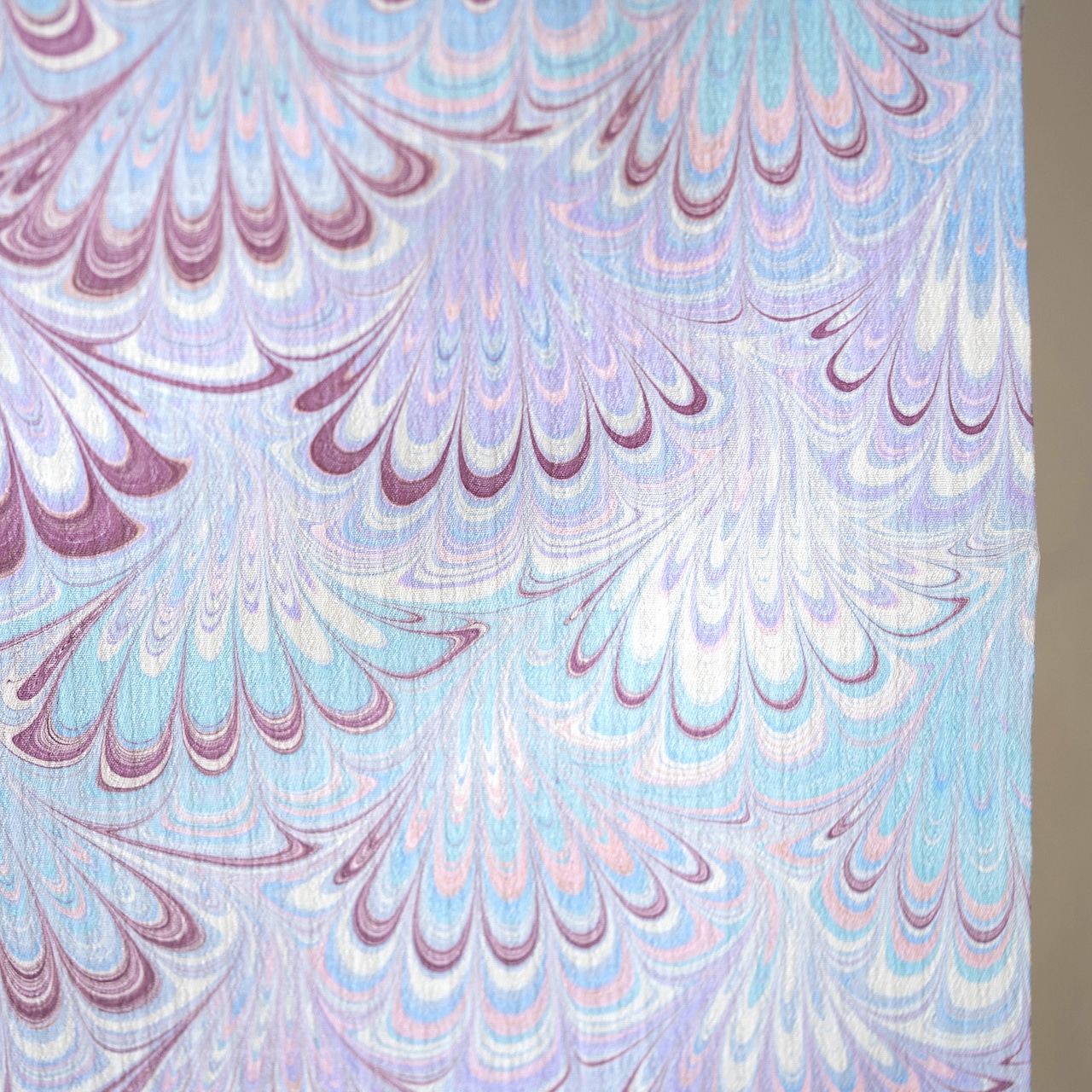 「紫苑の水鏡」❤︎花火柄〜洗えるきもの(シルジェリー格子柄)〜