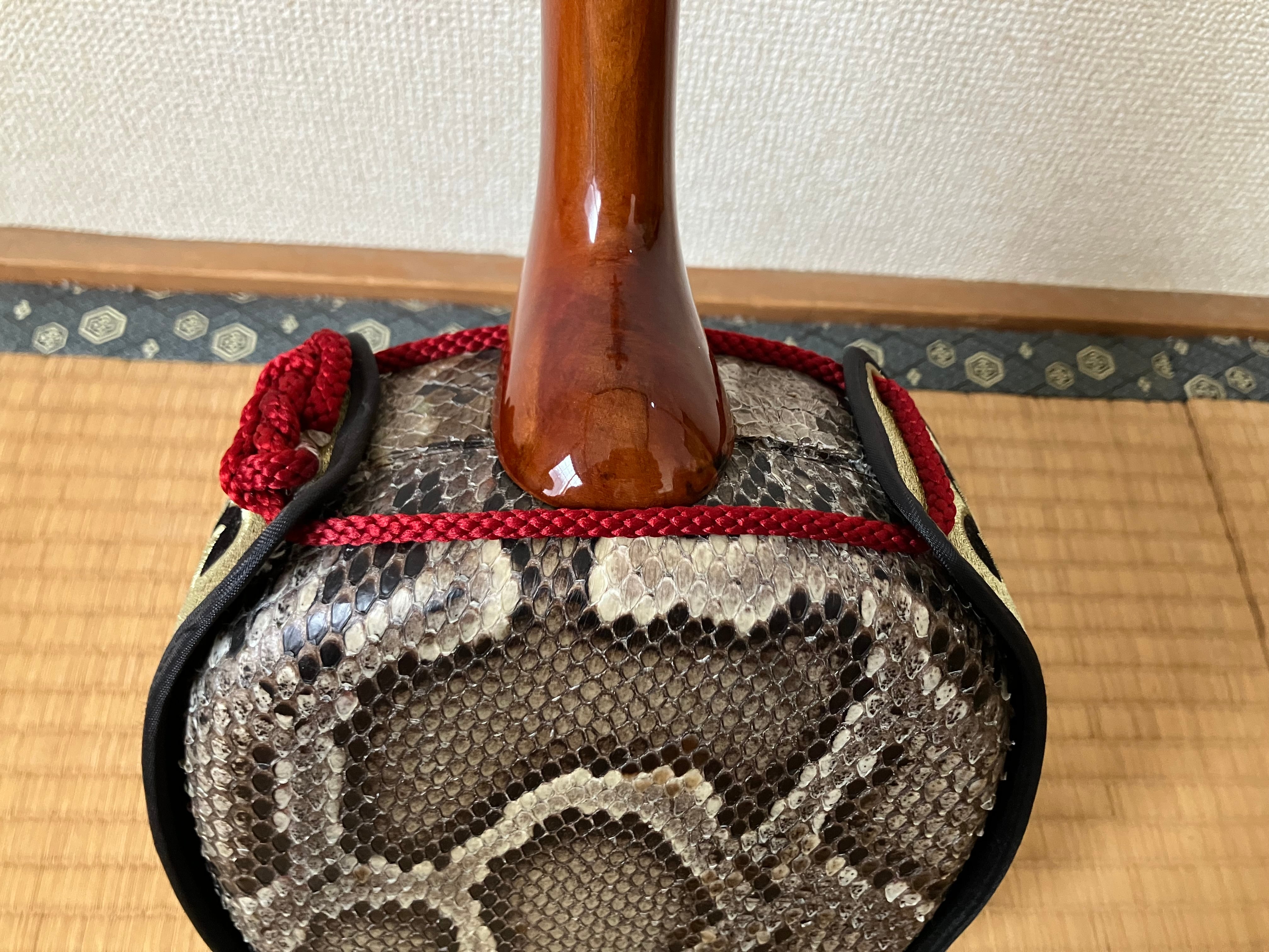 名工上原良光作 ヤンバルユシ木マカビ型 スンチ仕上げ | クオレ三線