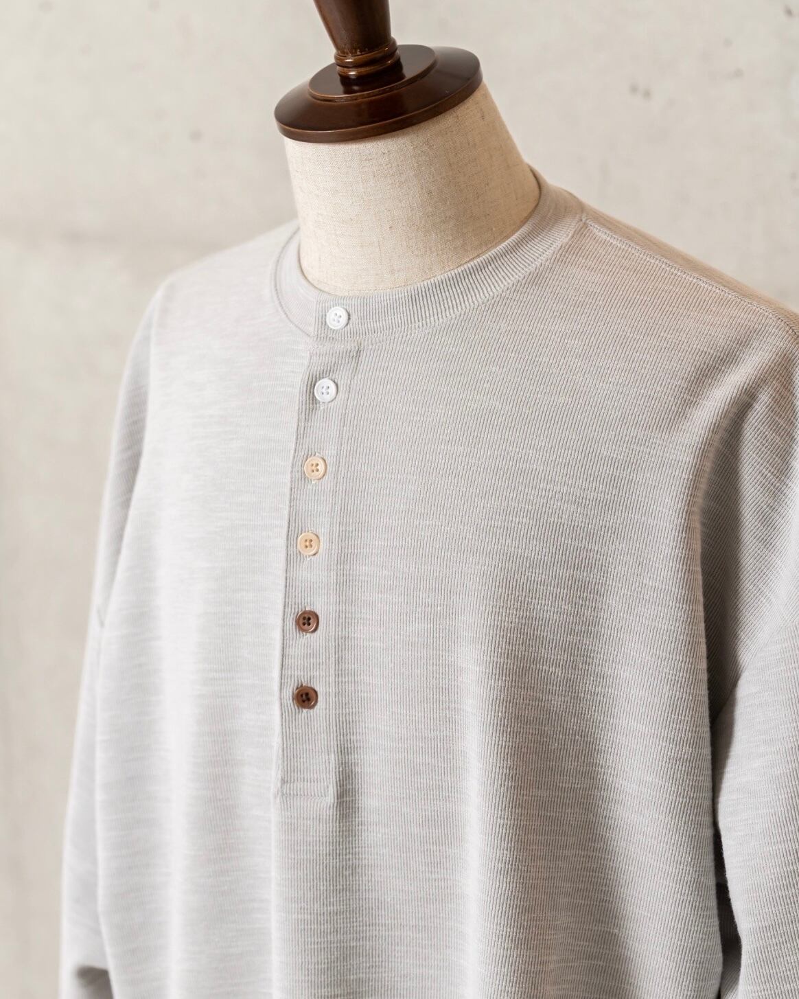 Multi Button Henley Neck L/S Cut sew［23B004AMY］ | AMUY TRYSBAY