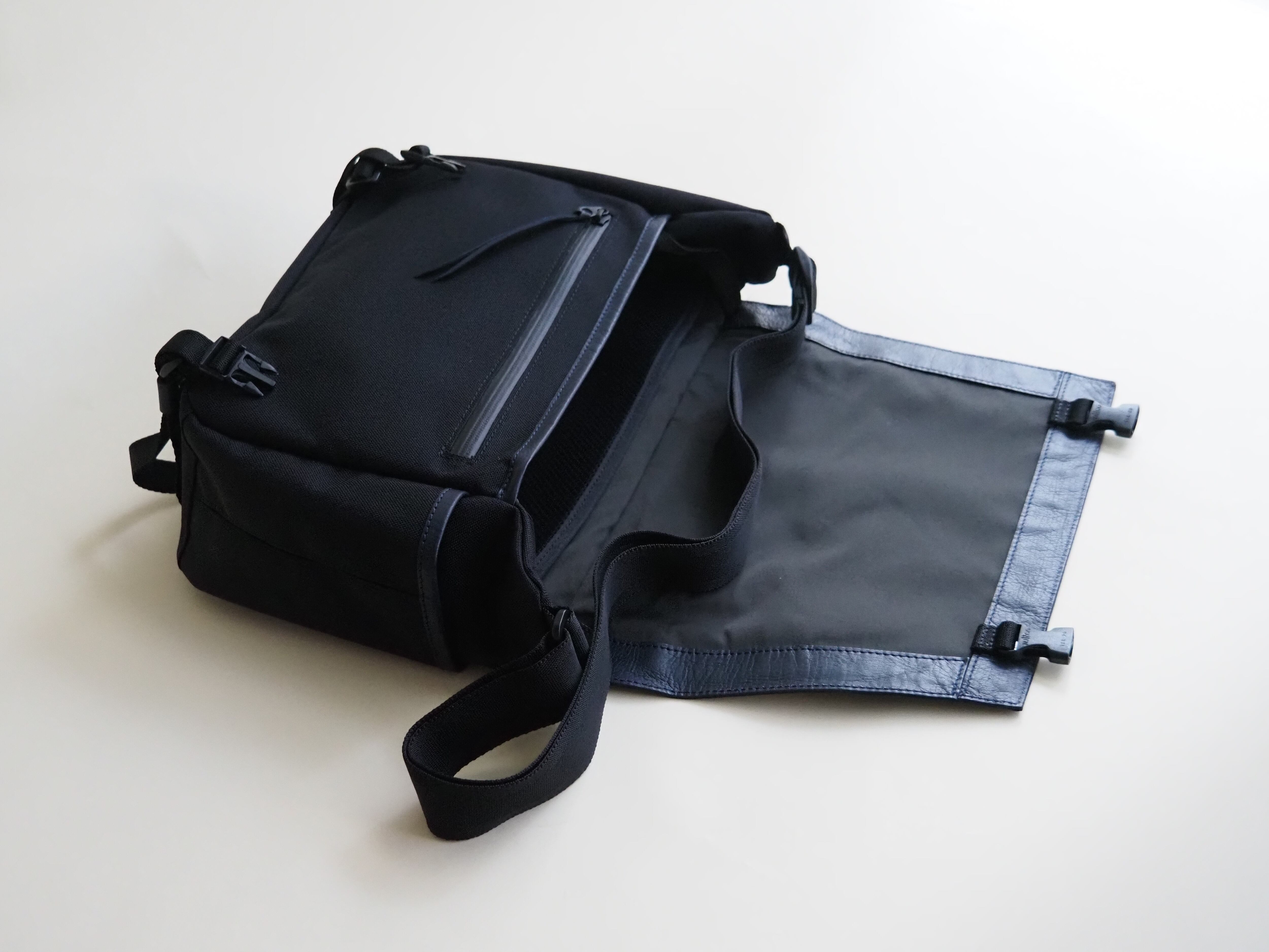 BELAFONTE メッセンジャーバッグ MESSENGER（NV×BLACK） | FORESENT