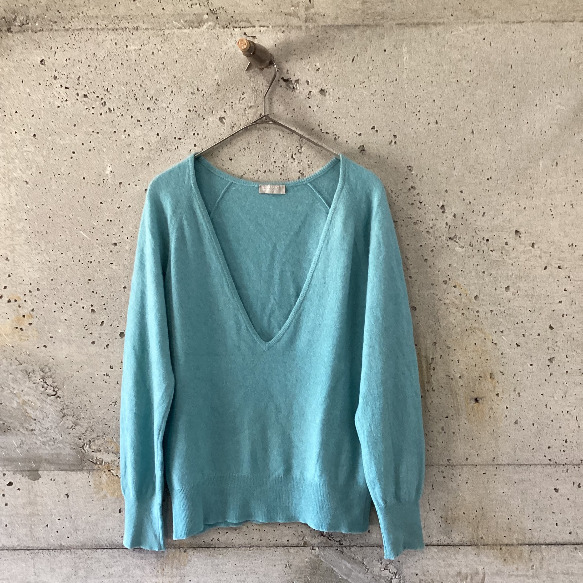 Deep V-neck cashmere knit