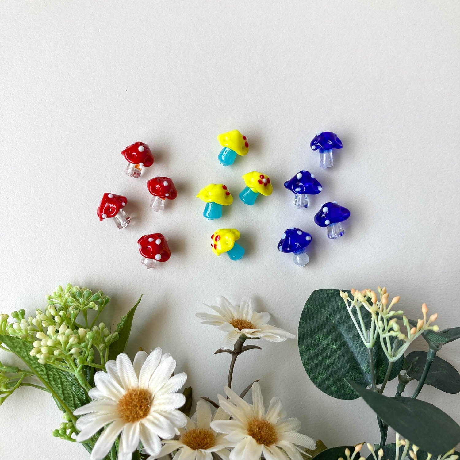 ひらひらかさのカラフルきのこガラスビーズ