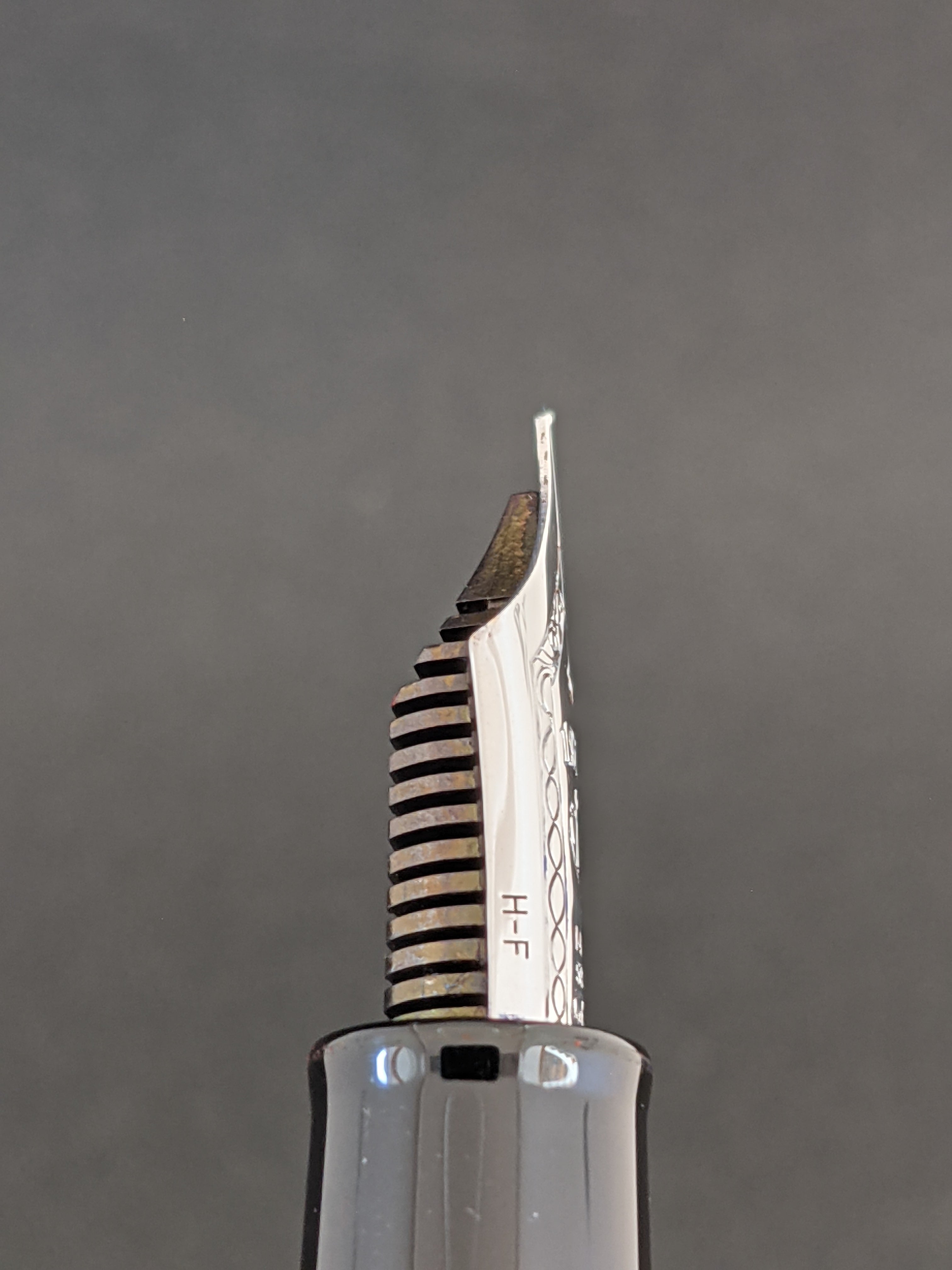 セーラー万年筆 プロフェッショナルギアスリム 銀 SAILOR （細字） 14K