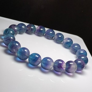 4.ブルーメインの色合い♪グラデーションフローライトブレスレット