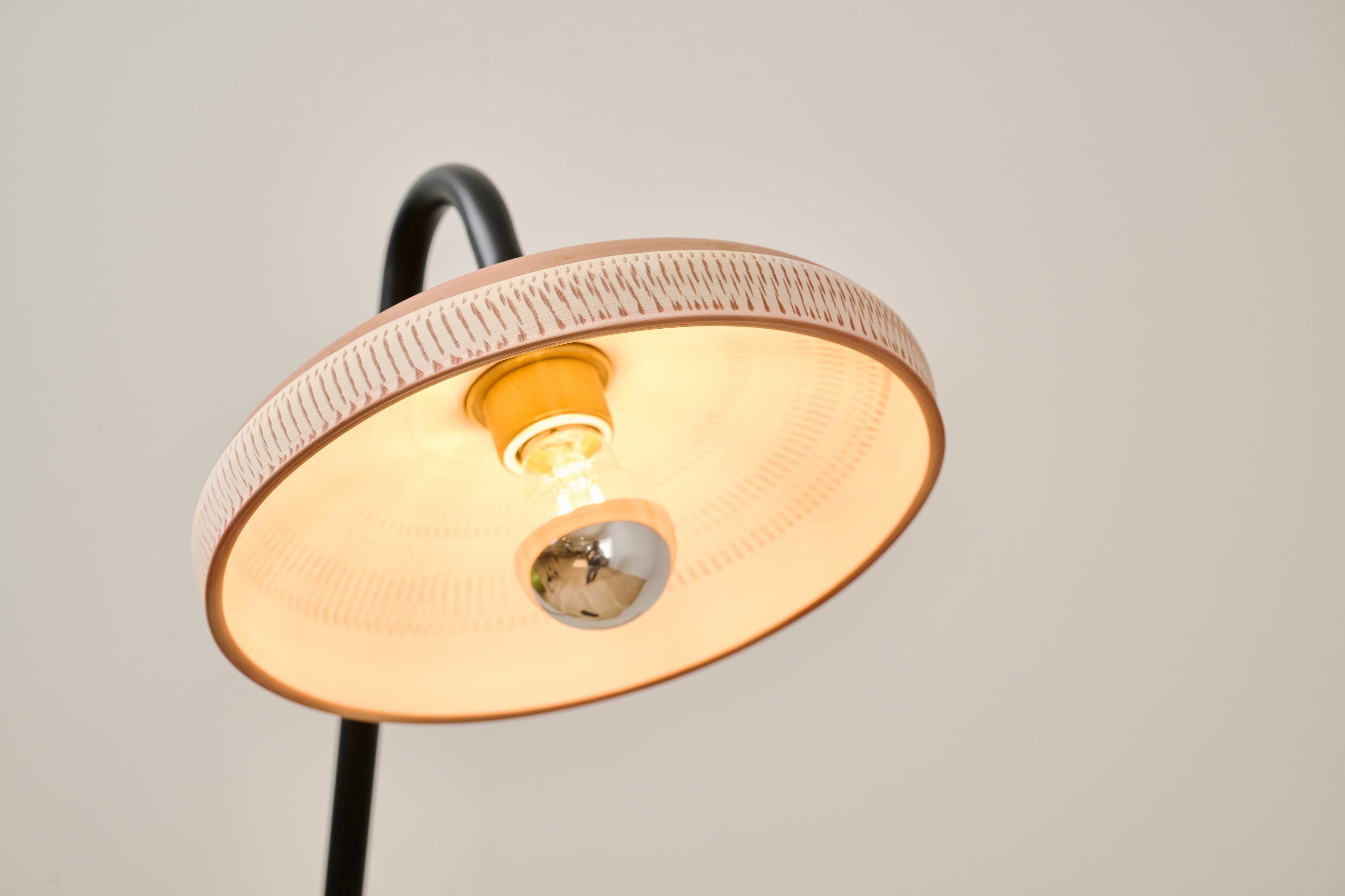 日清カップヌードル　UT ルームライトスタンドライト　バルタン karausu