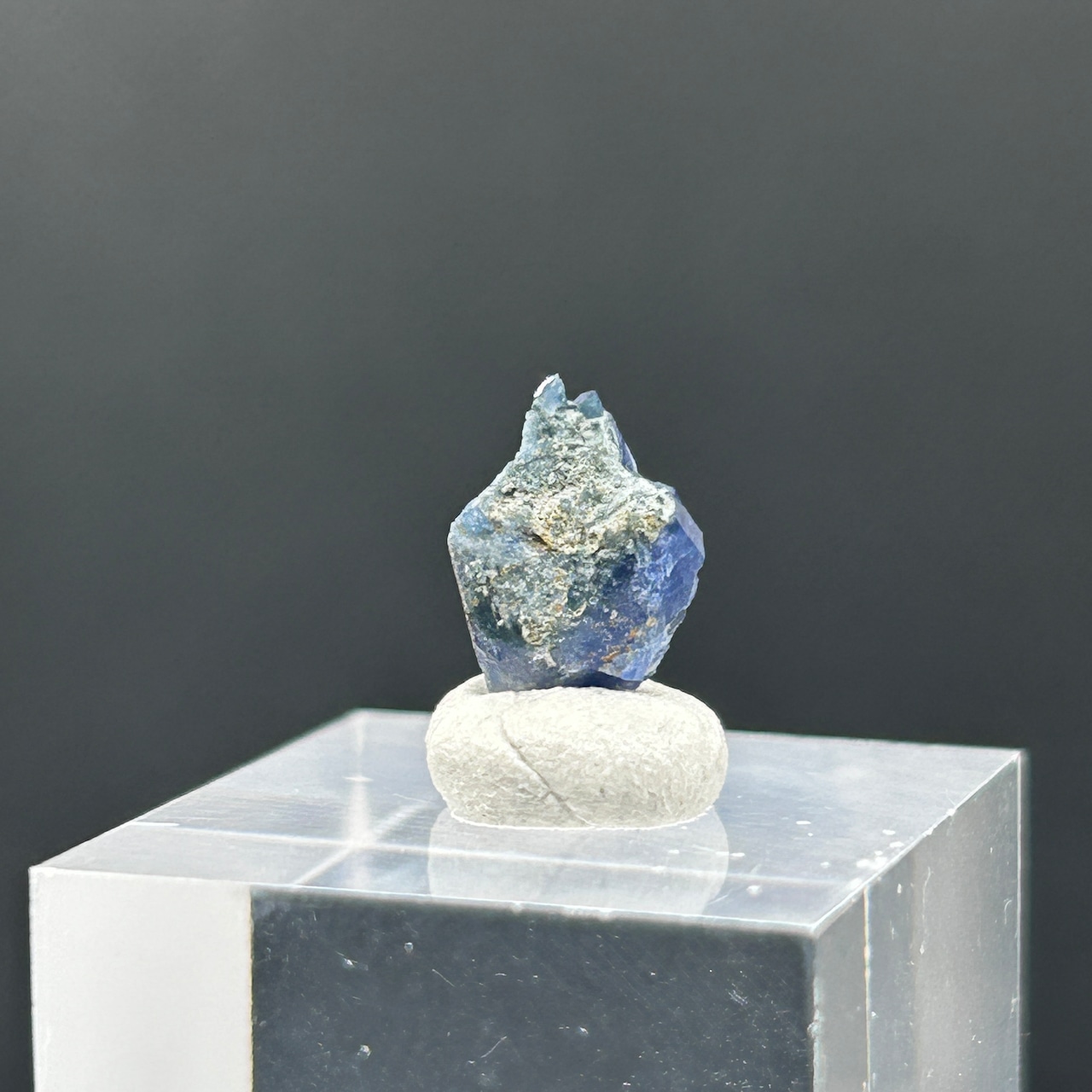 ベニトアイト Benitoite【ベニト石】