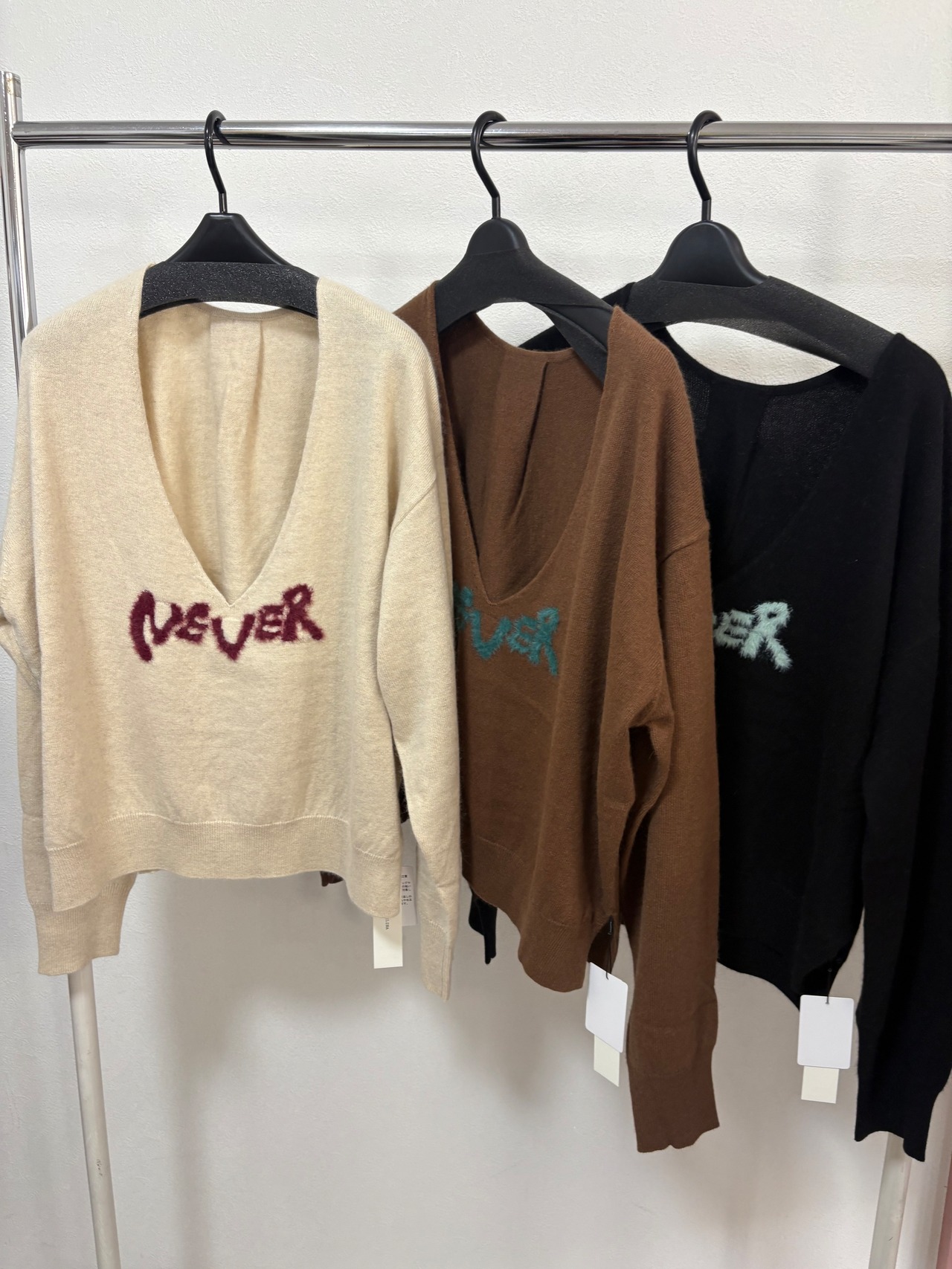 ANGELINA ウール混合ロゴニットPO 25223-1727R