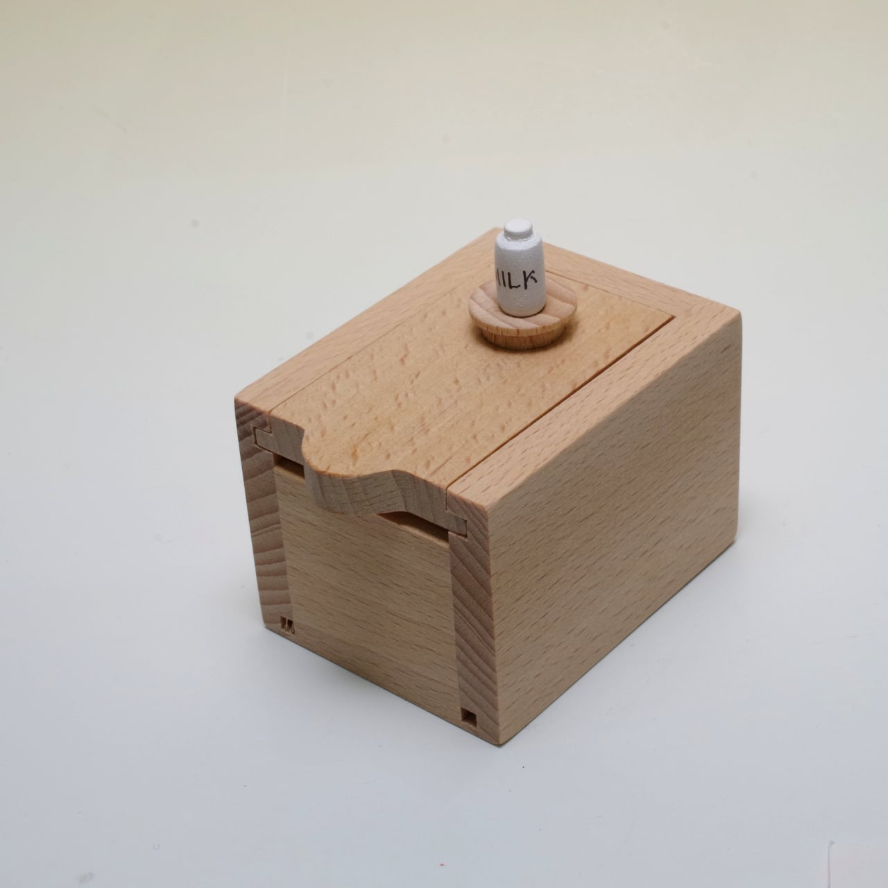 カラクリの 木製オモチャです。 カラクリの 木製オモチャです。
