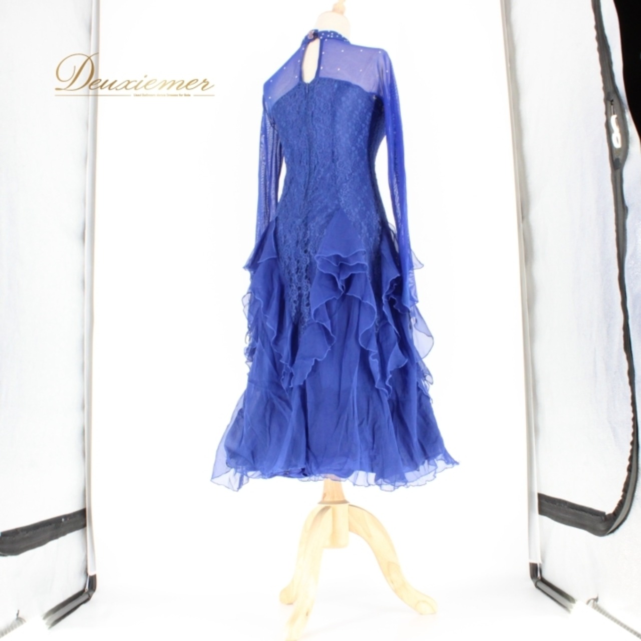 社交ダンス 衣装 スタンダード ドレス ワンピース パーティドレス ICHIOKU イチオク ブルー系 ラインストーン 長袖 レース フォーマル 派手 薄手 おしゃれ 高級感 結婚式 二次会 発表会 ダンスパフォーマンス 体型カバー レディース 美シルエット 伸縮性 ポリエステル製 クリスタル装飾 おすすめ 人気 新品