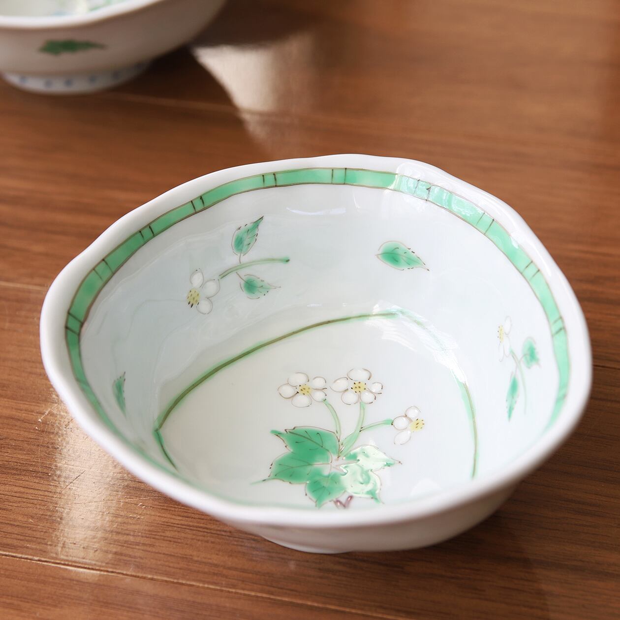 うつわ藍水 ｜ 三角深鉢 ハクサンイチゲ ｜ 波佐見焼 | にっこう生活館