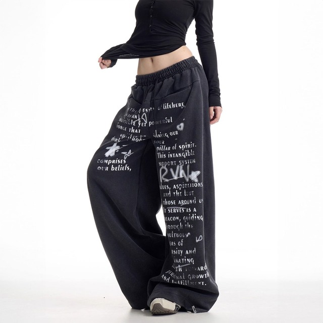 グラフィティレターリングワイドスウェットパンツ   R01211