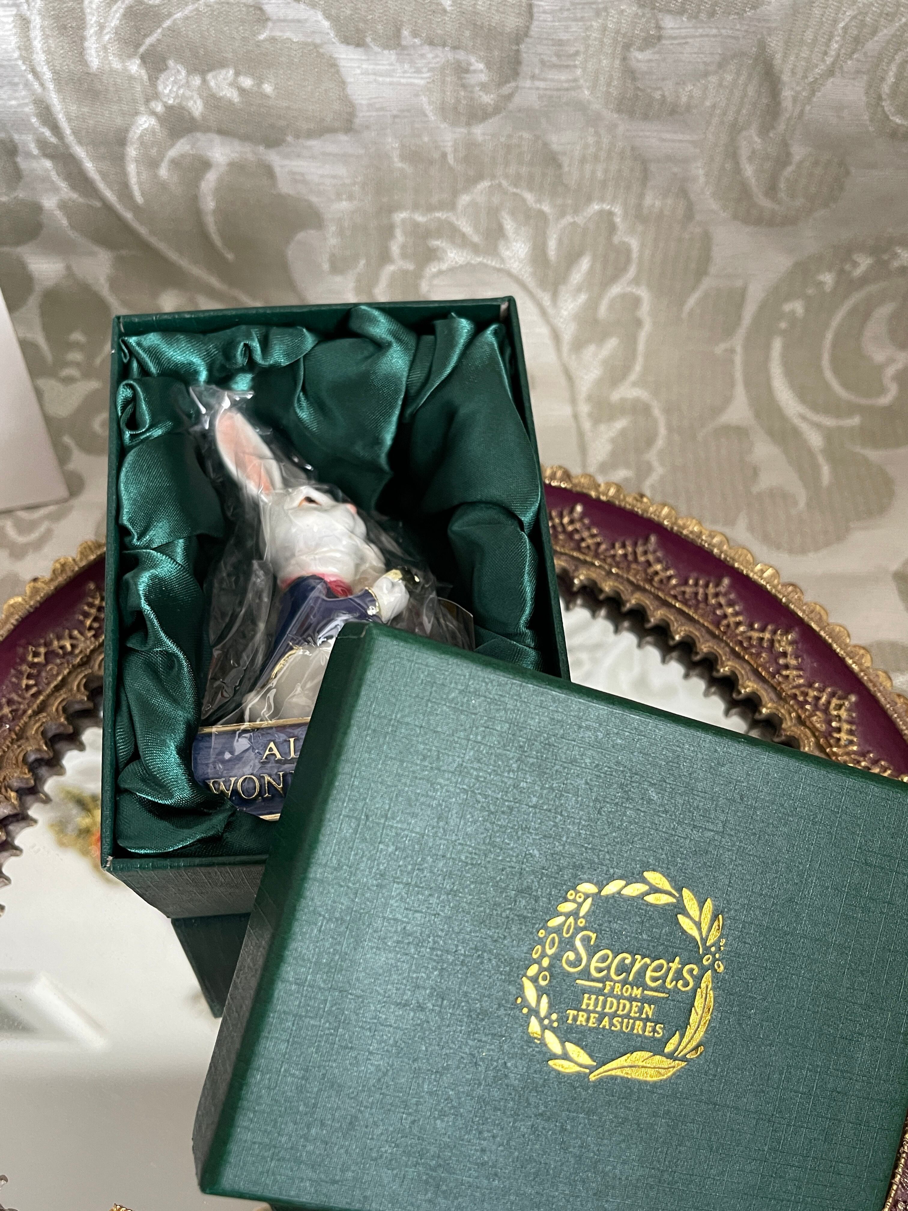 ◇送料込◇時計うさぎ アリス◇ネックレス付きエナメルBOX