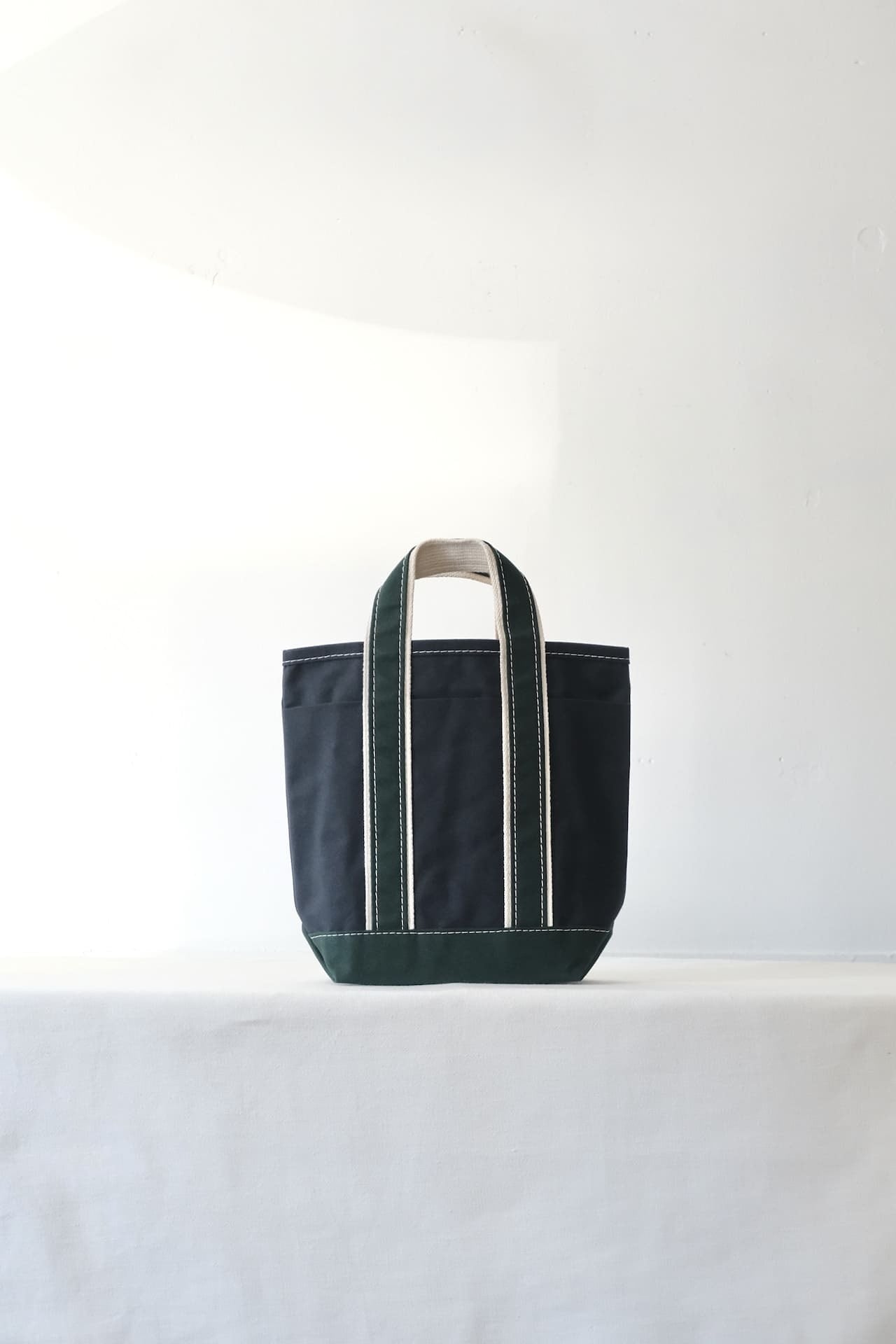 "Order Event" This is a(n) Base Field Tote/Tall M Navy/Forest Green,Navy/Red