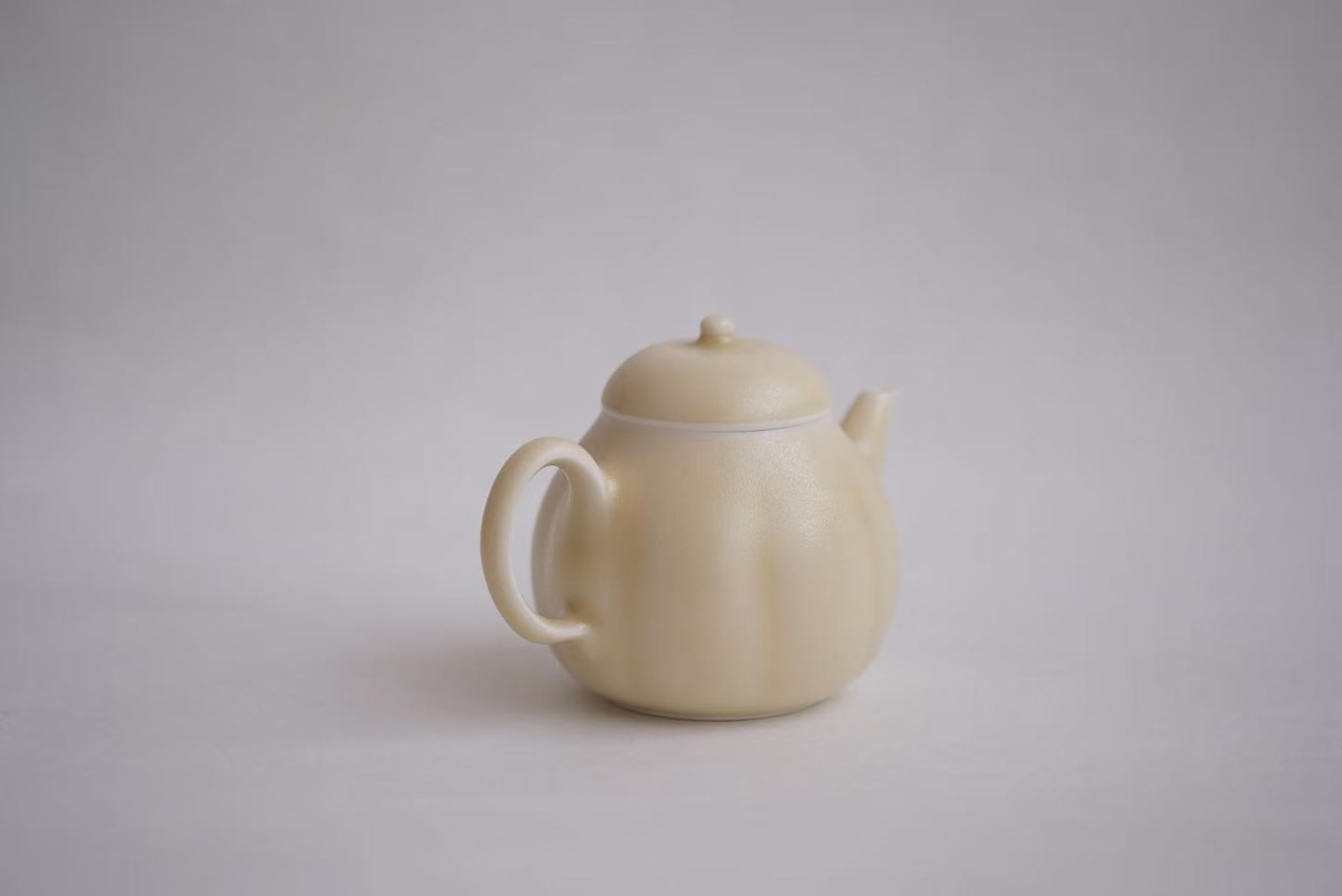 村田匠也 Takuya Murata - 黄釉茶壺 Teapot