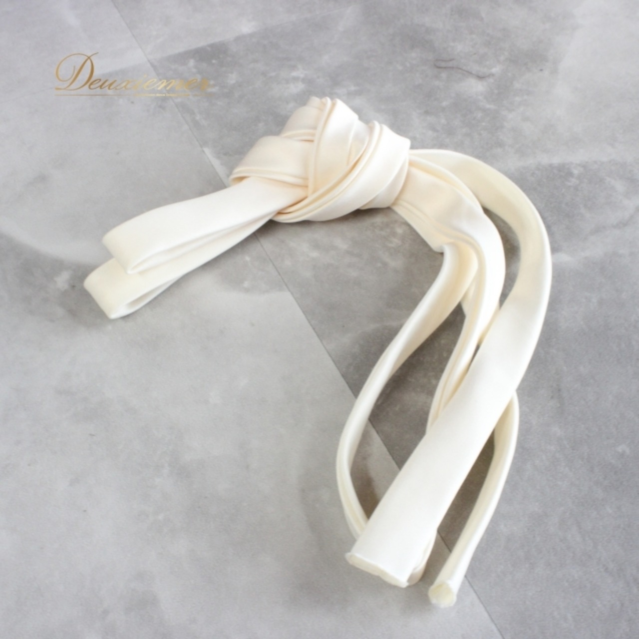 ドレス ワンピース 結婚式 二次会 演奏会 発表会 ピアノ パーティドレス ホワイト系 花柄 レース ノースリーブ ステージ衣装 カラオケ 温かみ アイボリー 洗練 存在感 フェミニン フォーマル ゆったり おしゃれ エレガント 結婚式用 パーティー用 かわいい おすすめ お出かけ 体型カバー アシンメトリー 可愛い装飾 謝恩会 学校行事 二次会服 ロマンティック 女子会