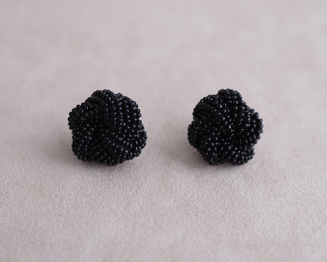 Knot ノット ピアス｜BLACK